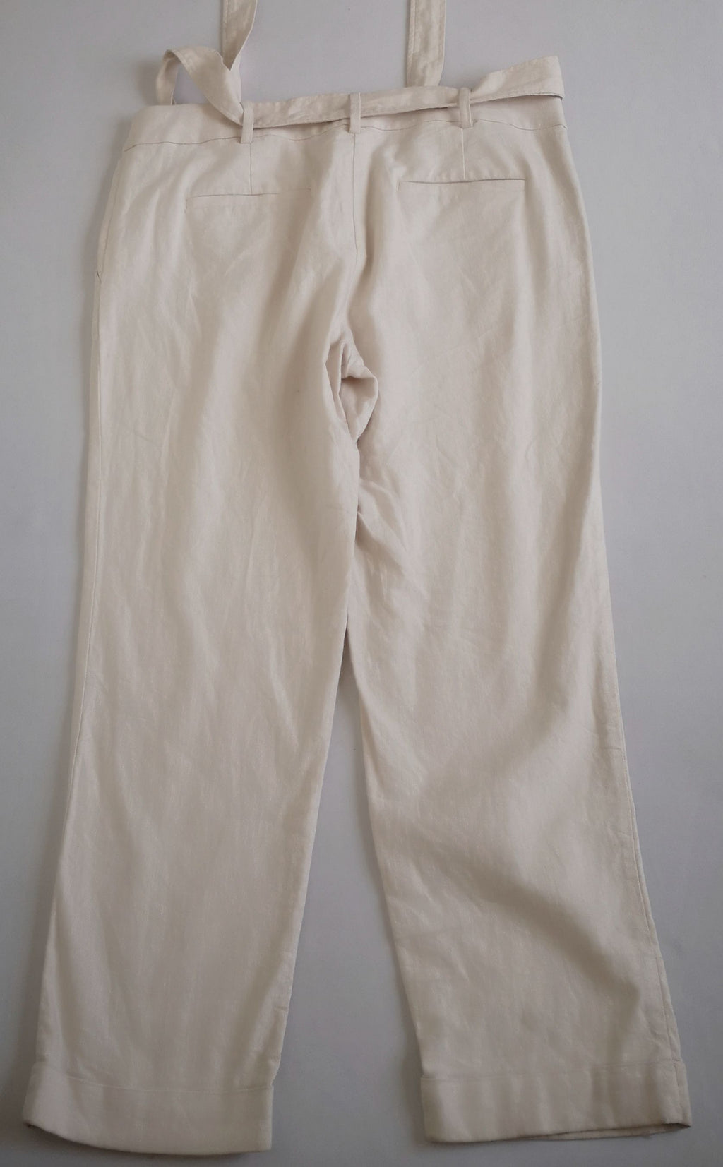 Blusa corta y pantalón con cinto ⚓