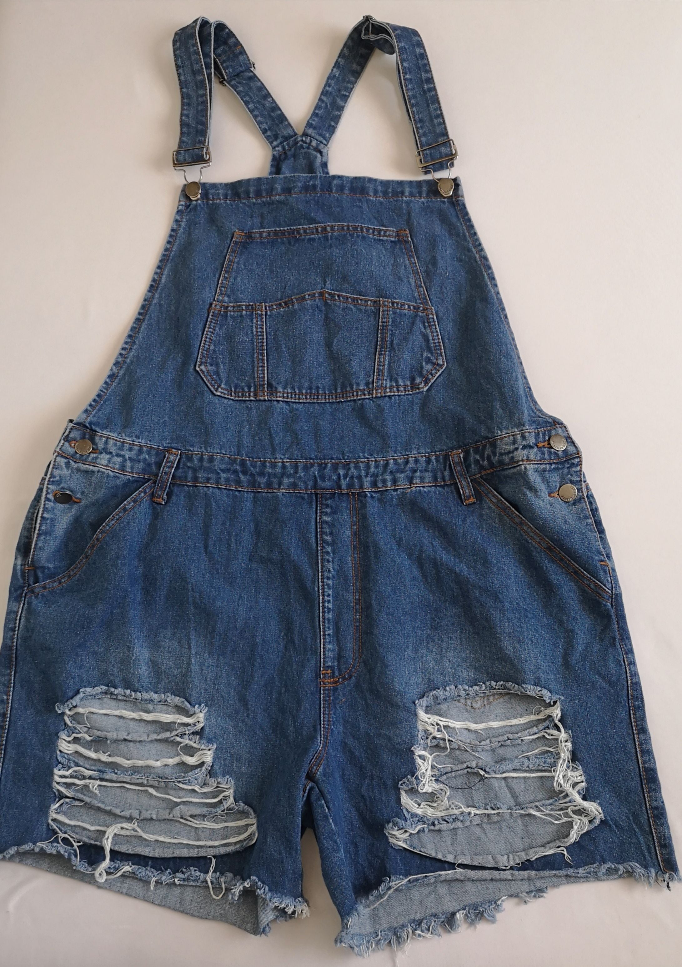 Overol nuevo rasgado