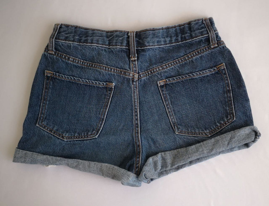 Blusa con elástico y short rasgado