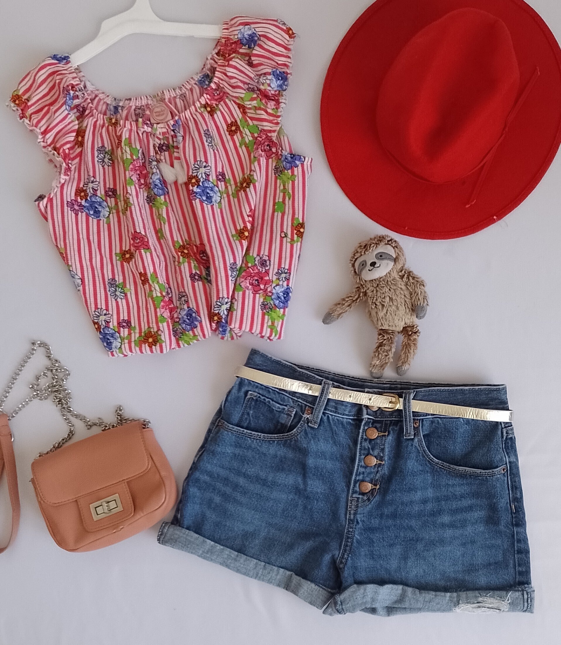 Blusa con elástico y short rasgado