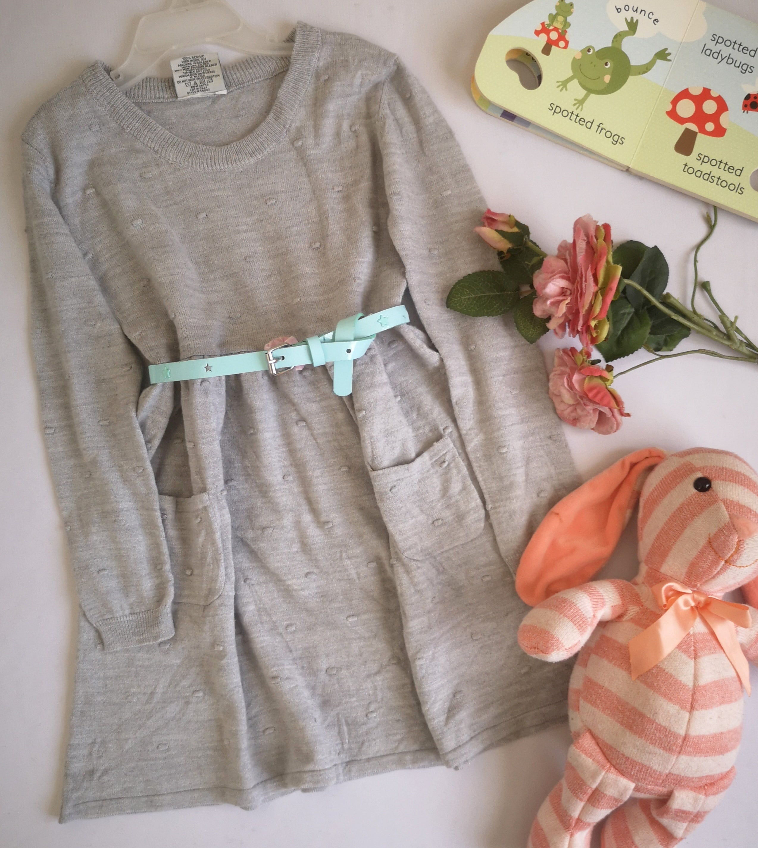 Vestido con detalles en la tela incluye cincho