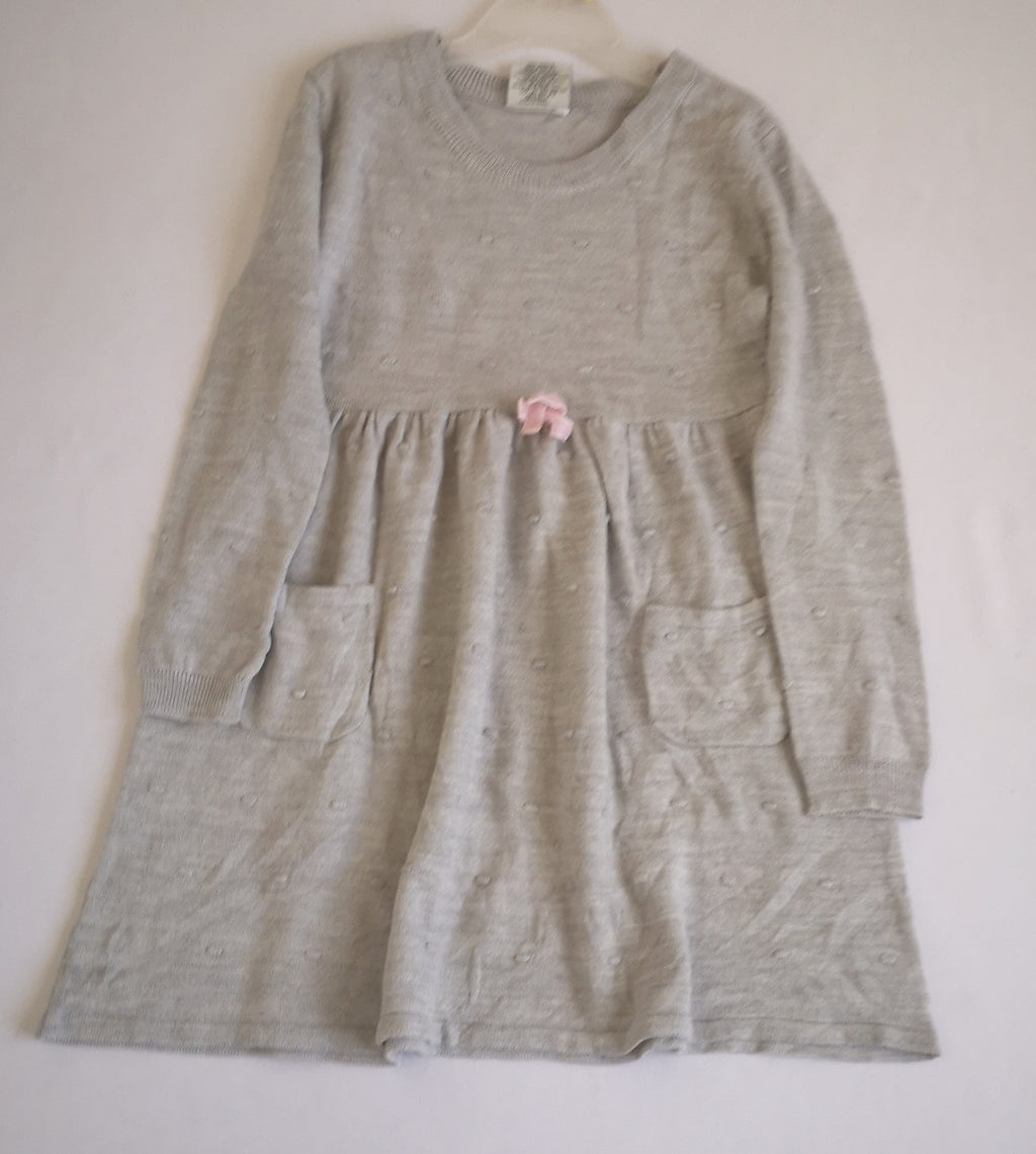 Vestido con detalles en la tela incluye cincho