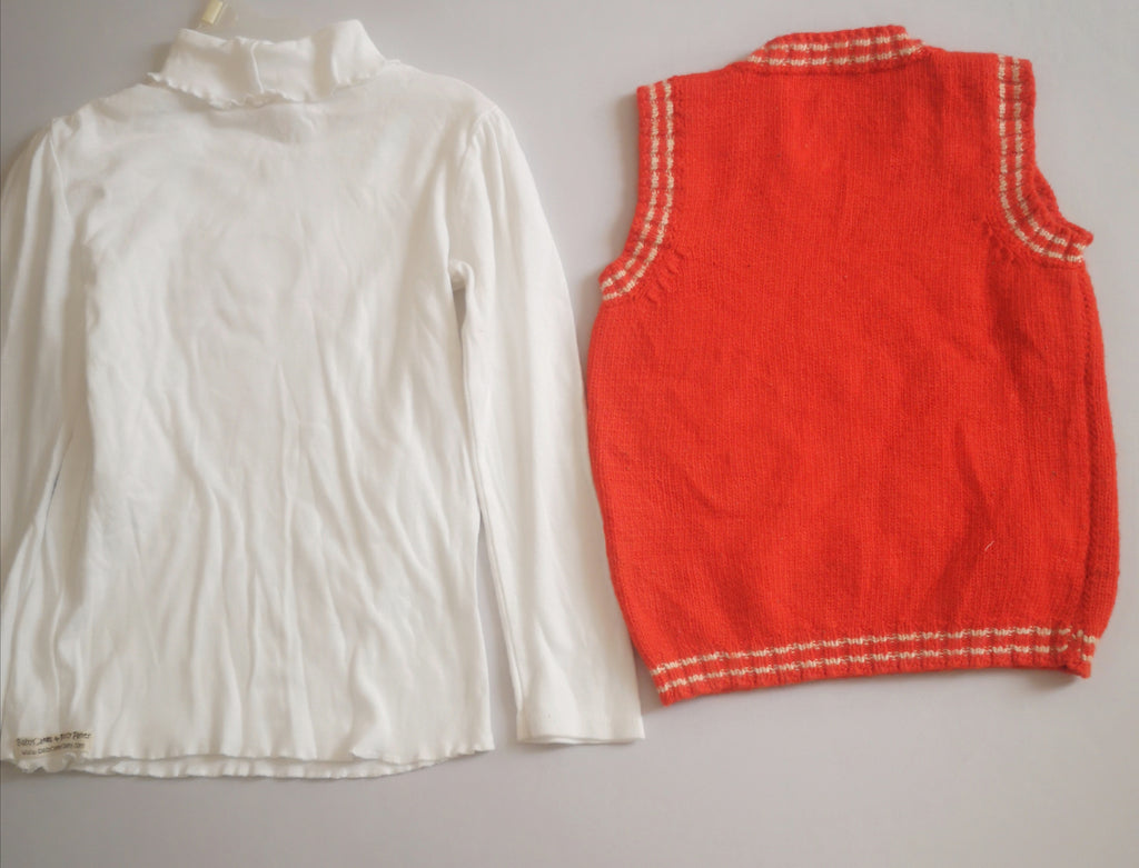 Chaleco tejido con blusa de algodón