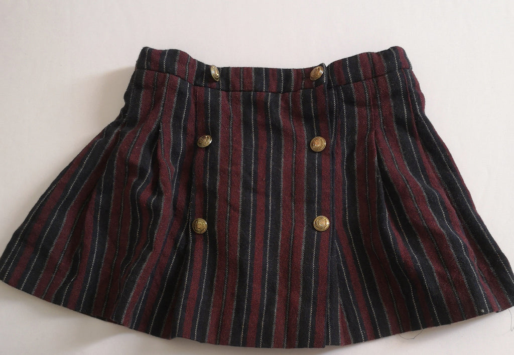 Suéter largo y falda con paletones