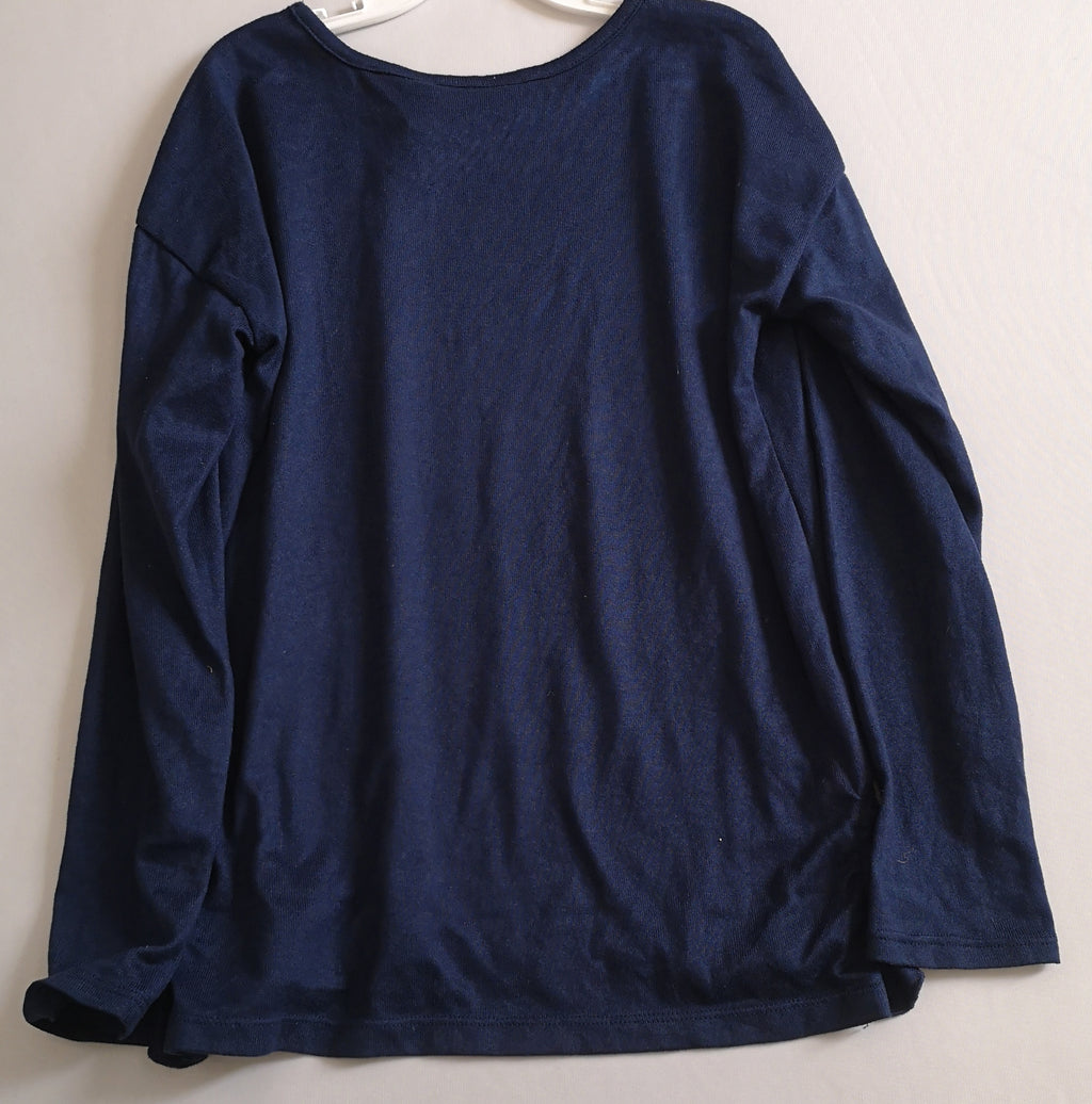 Falda nueva y blusa manga larga