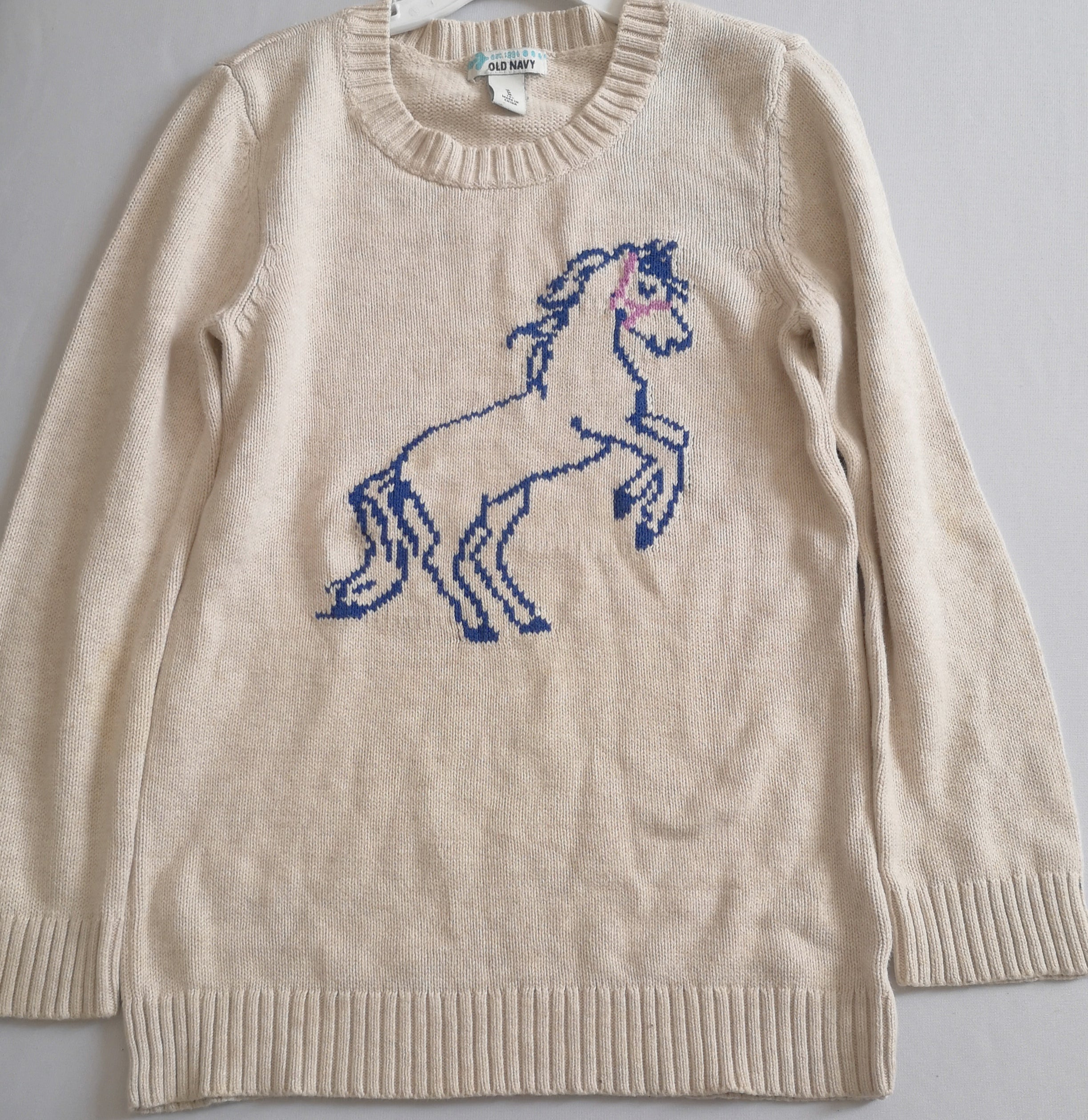 Suéter largo y falda con paletones