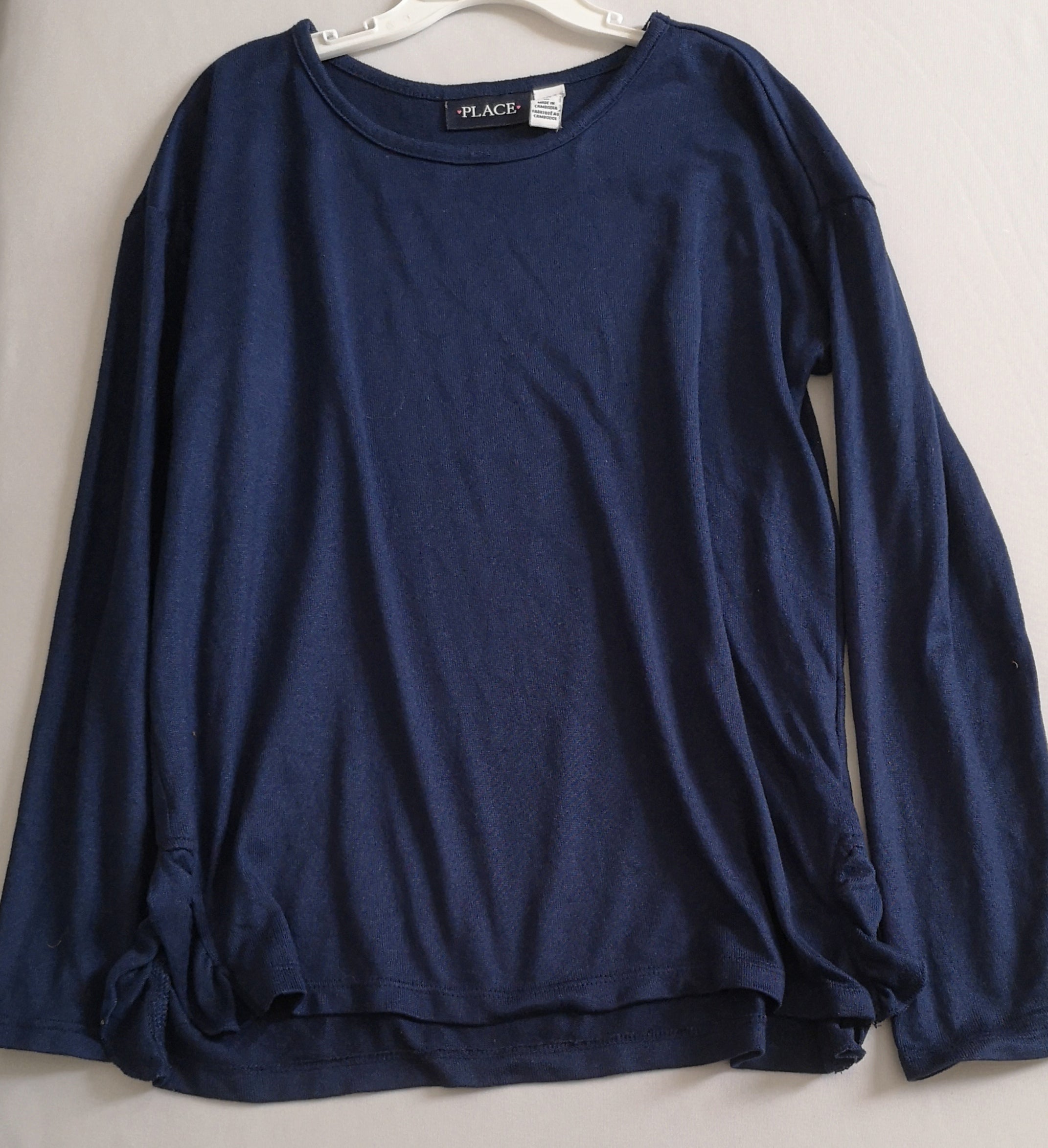 Falda nueva y blusa manga larga