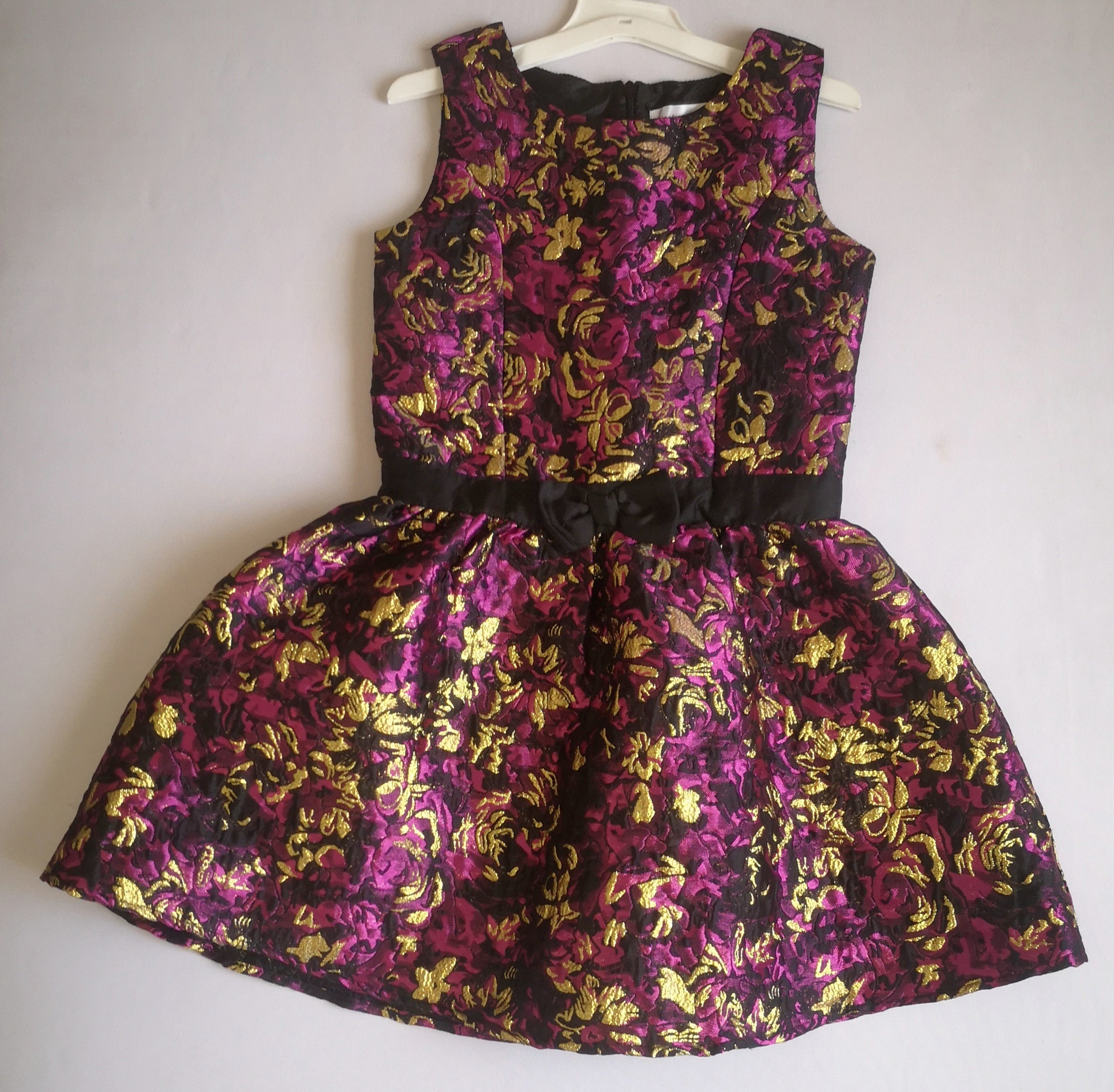 Vestido con zipper atras