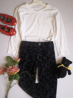 Blusa manga larga y pantalón con detalles en la tela