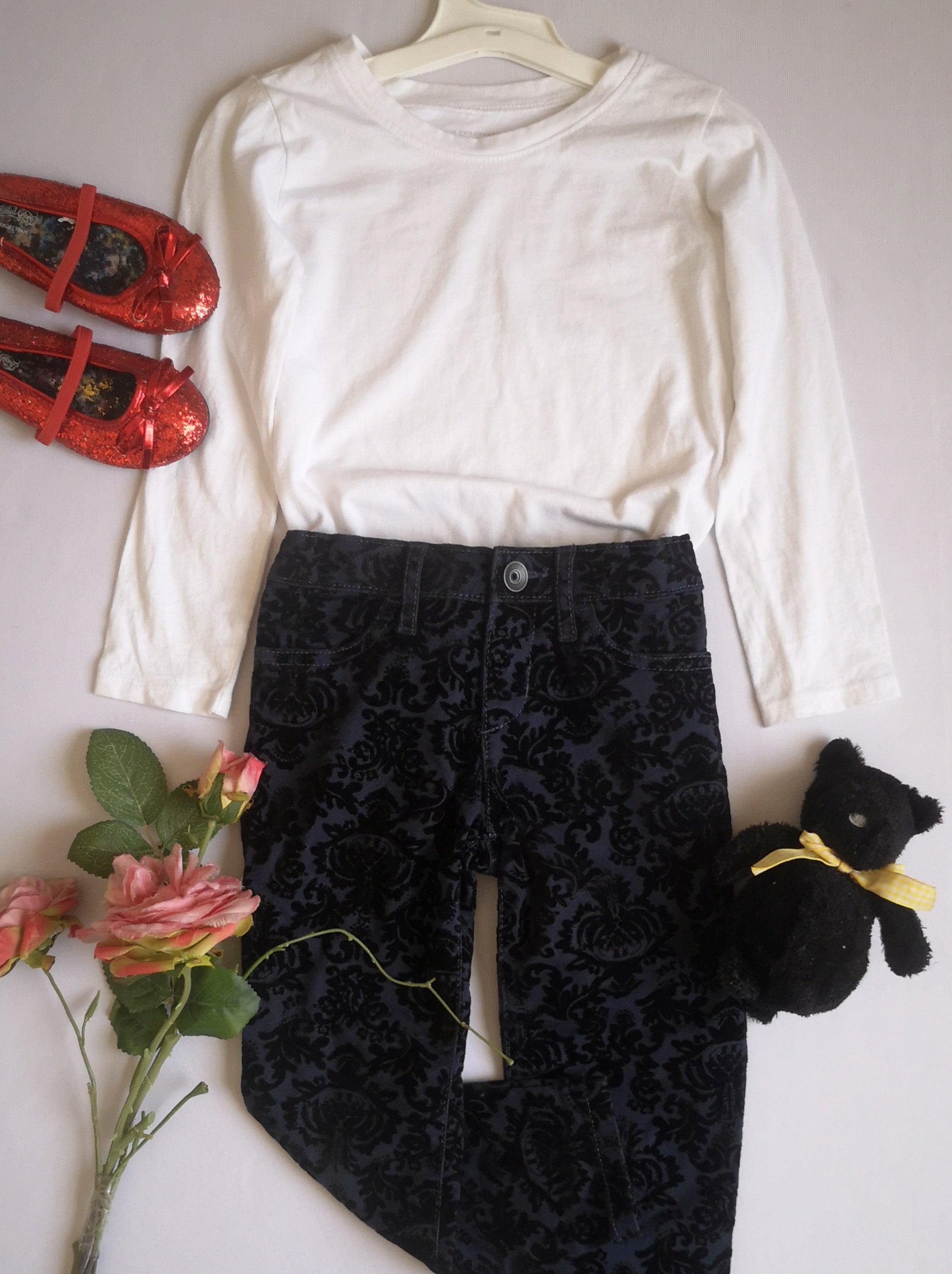 Blusa manga larga y pantalón con detalles en la tela