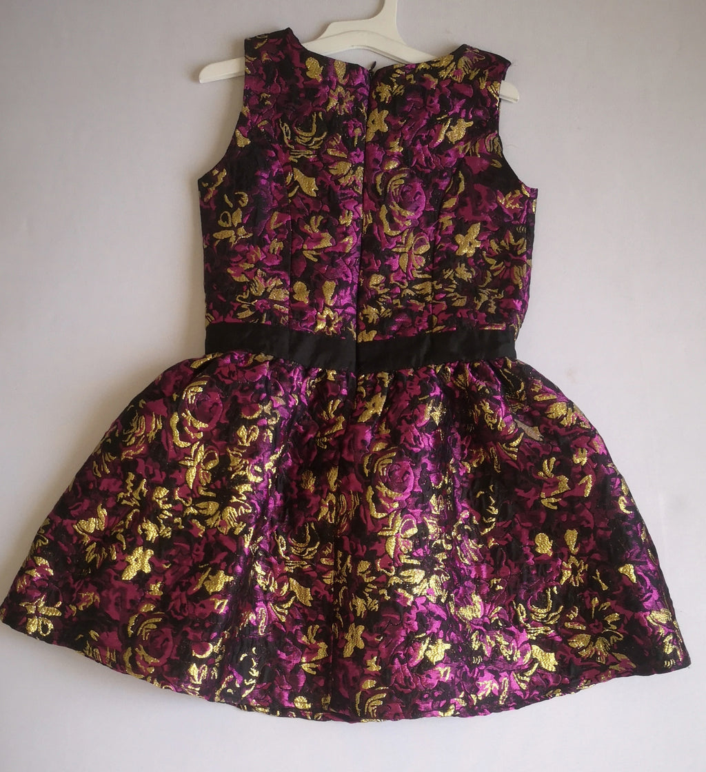Vestido con zipper atras