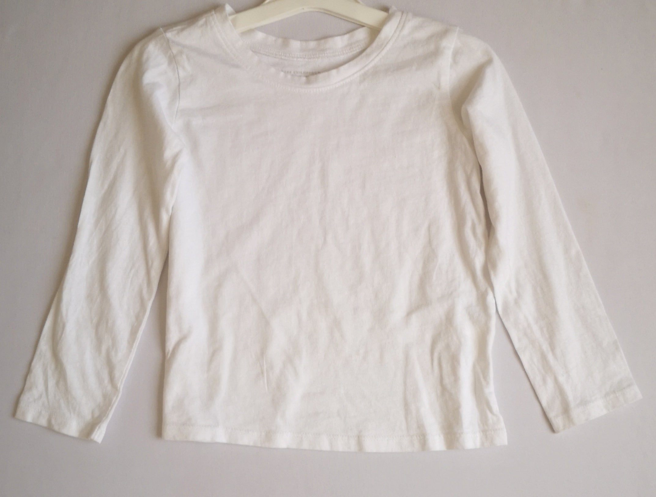 Blusa manga larga y pantalón con detalles en la tela