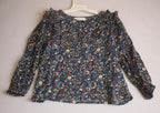 Blusa con jeans rasgado