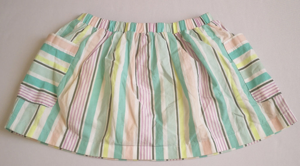 Blusa y falda con bolsas a los lados