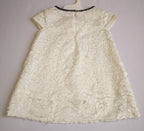 Vestido con detalles en la tela