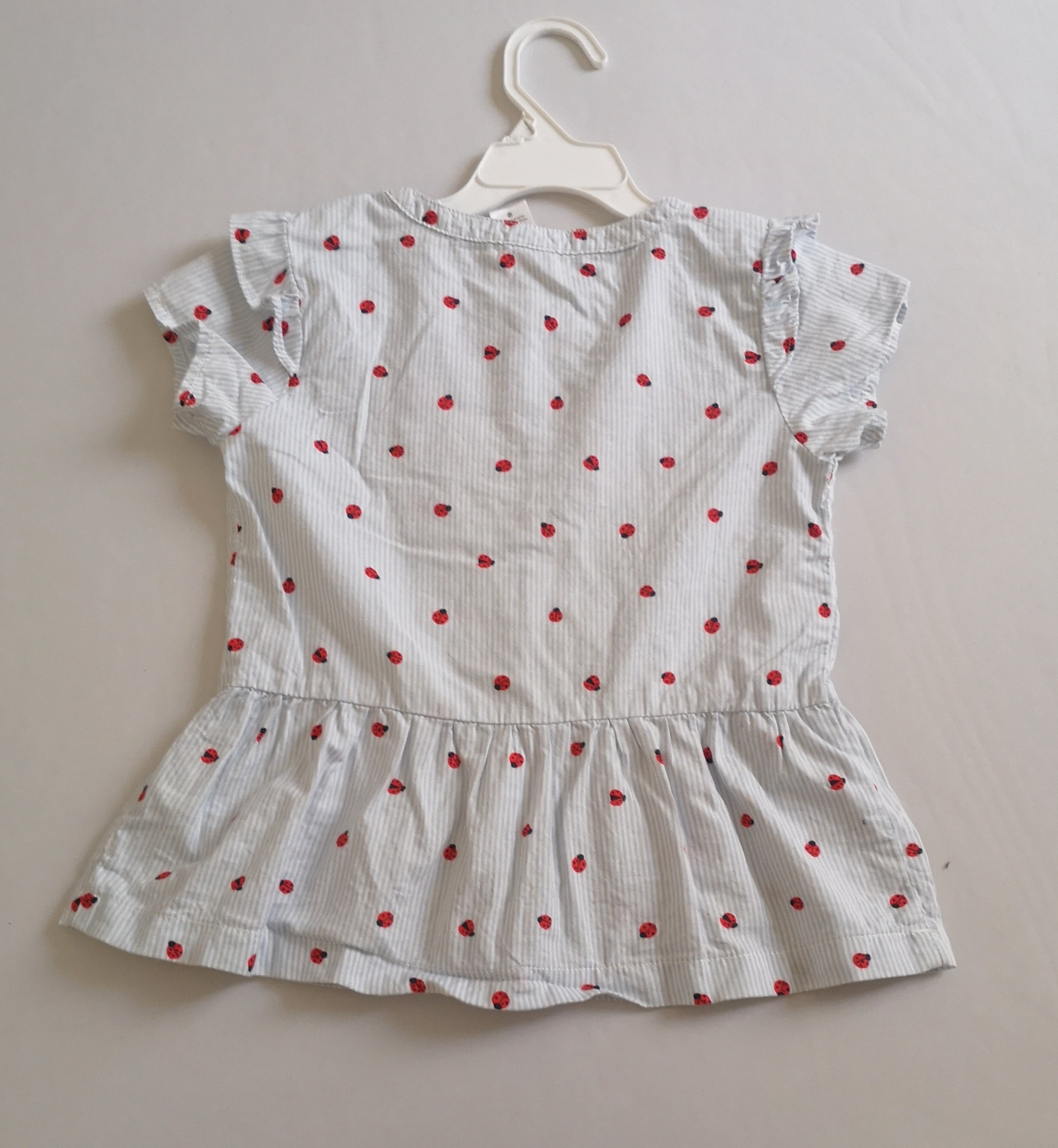 Blusa tipo peplum incluye pulseras