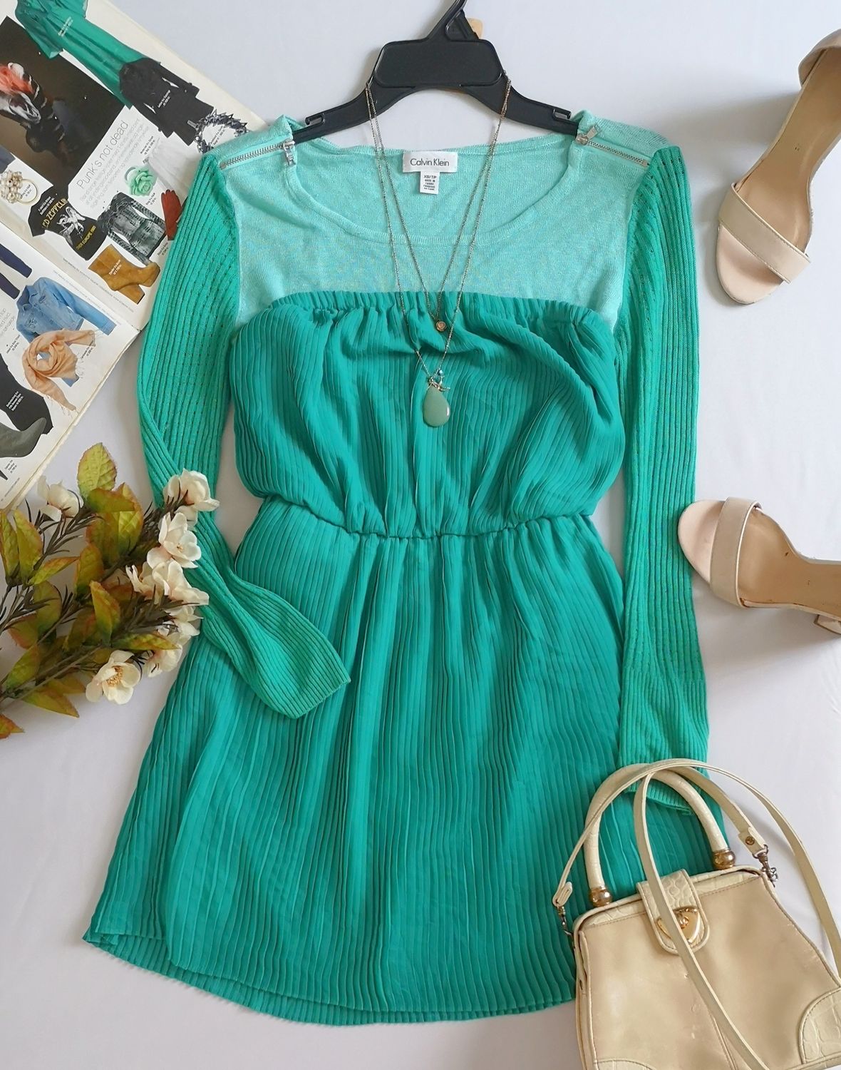 Vestido plisado con blusa tipo suéter