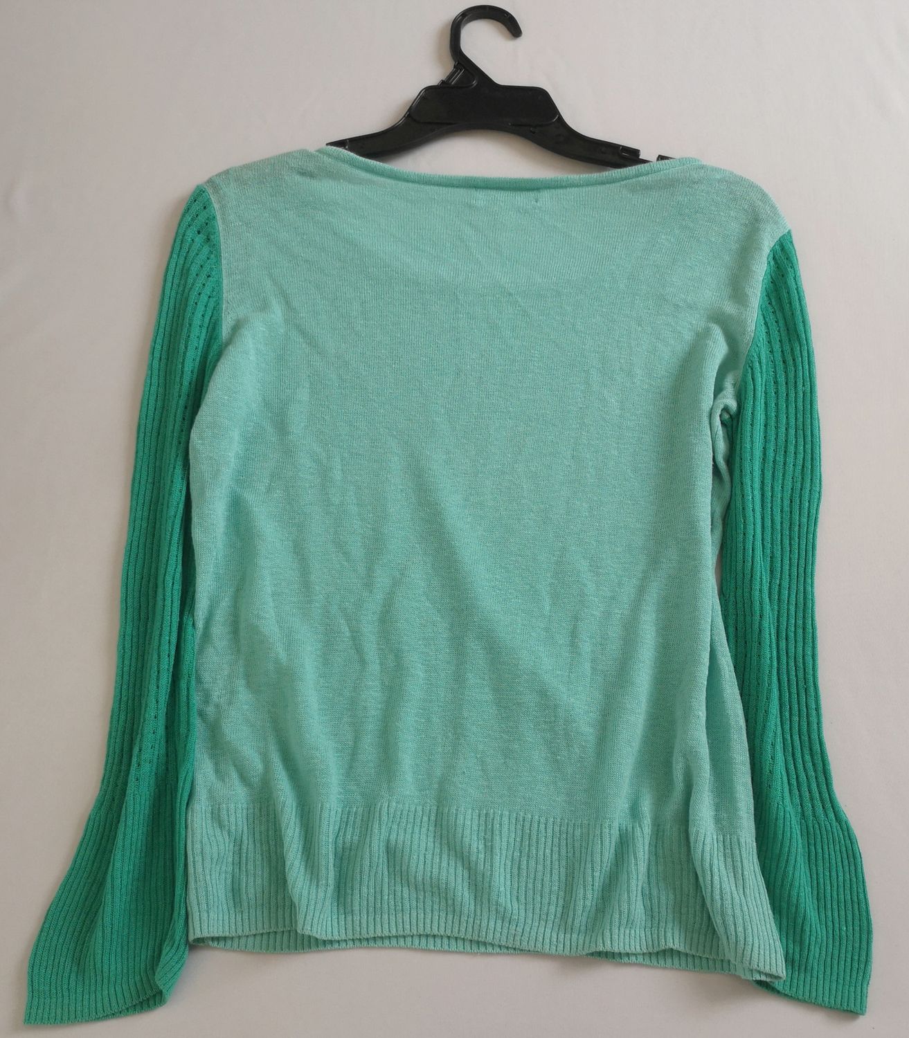 Vestido plisado con blusa tipo suéter