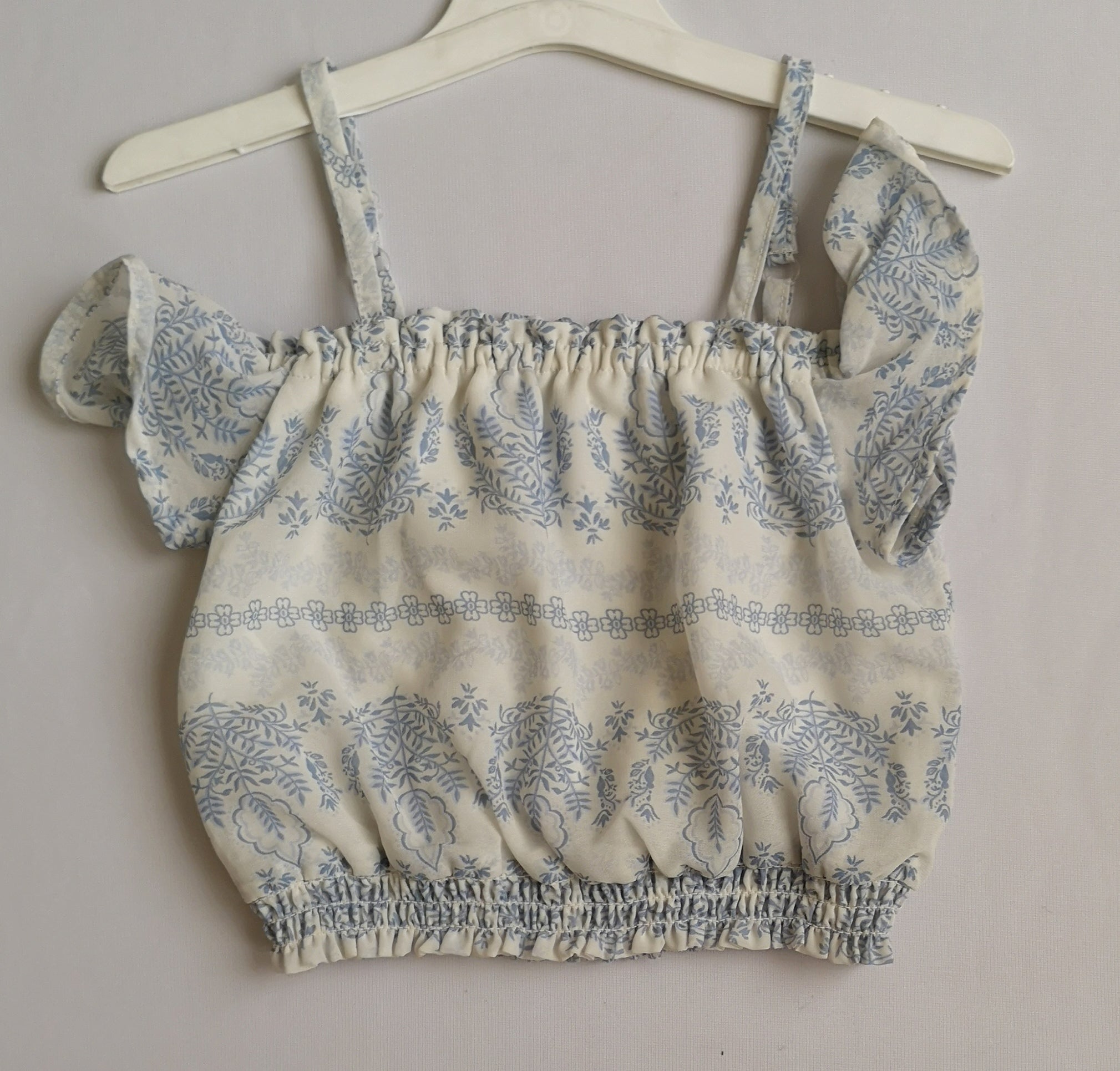 Crop top con pantalon