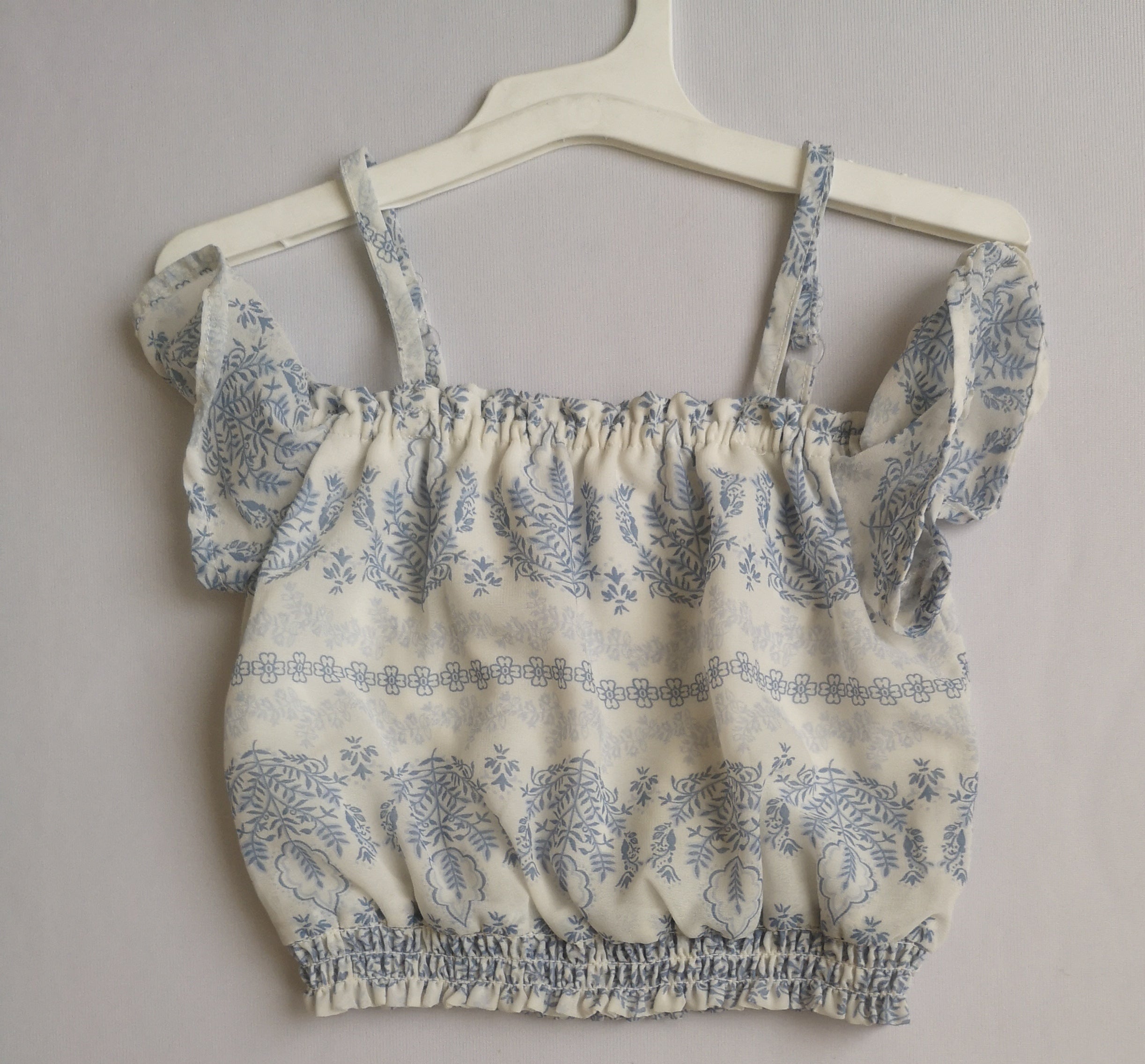 Crop top con pantalon