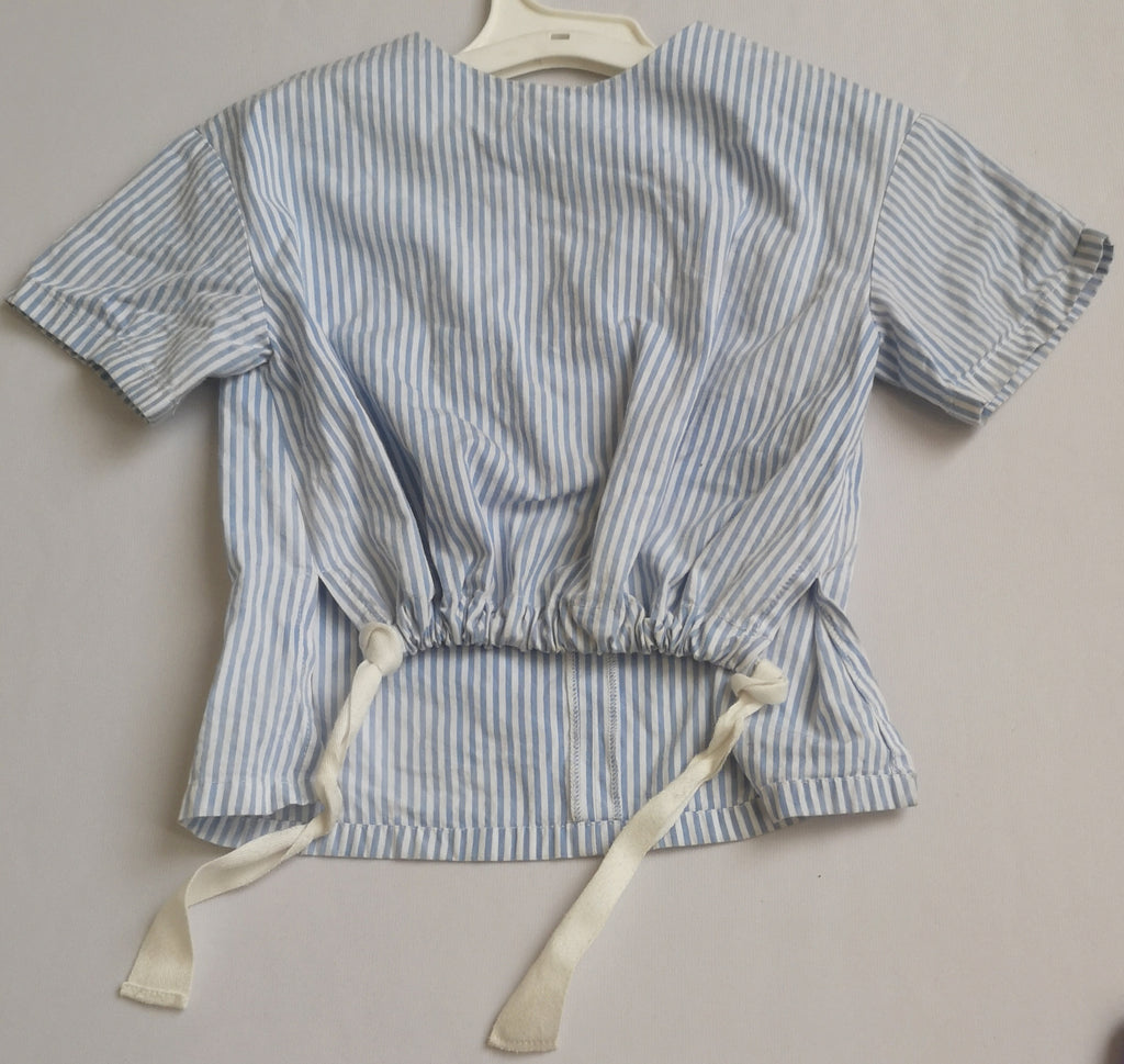 Blusa con cintas abajo y pantalon