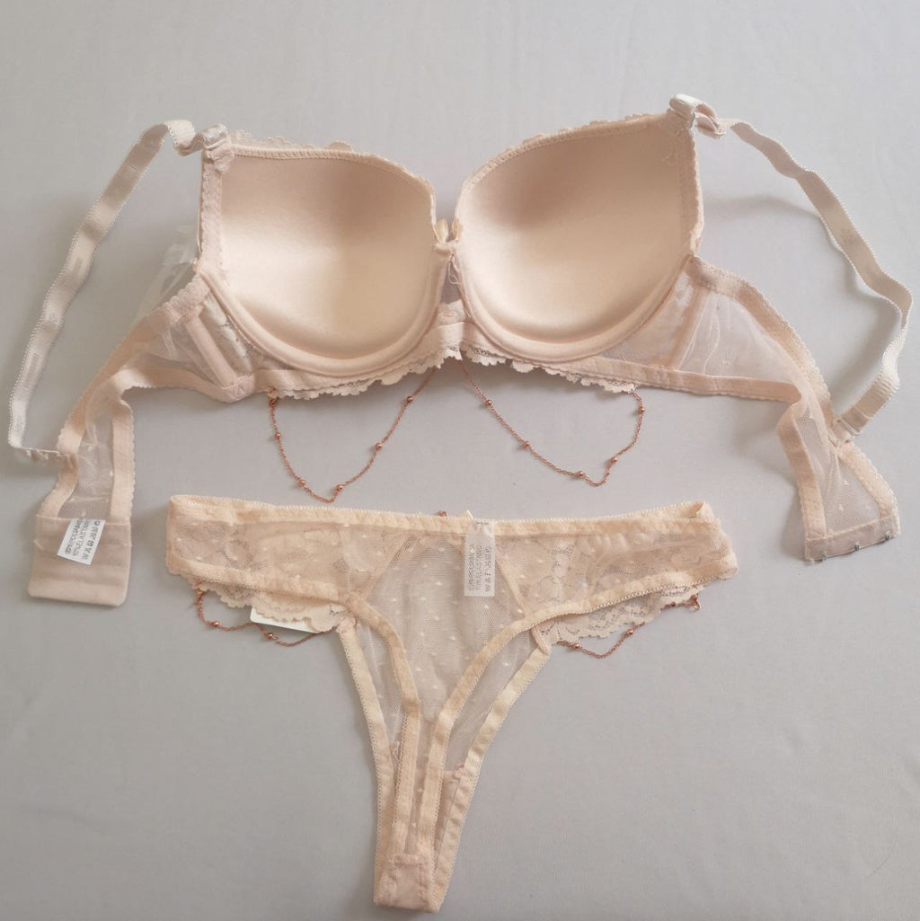 Conjunto de encaje con cadena