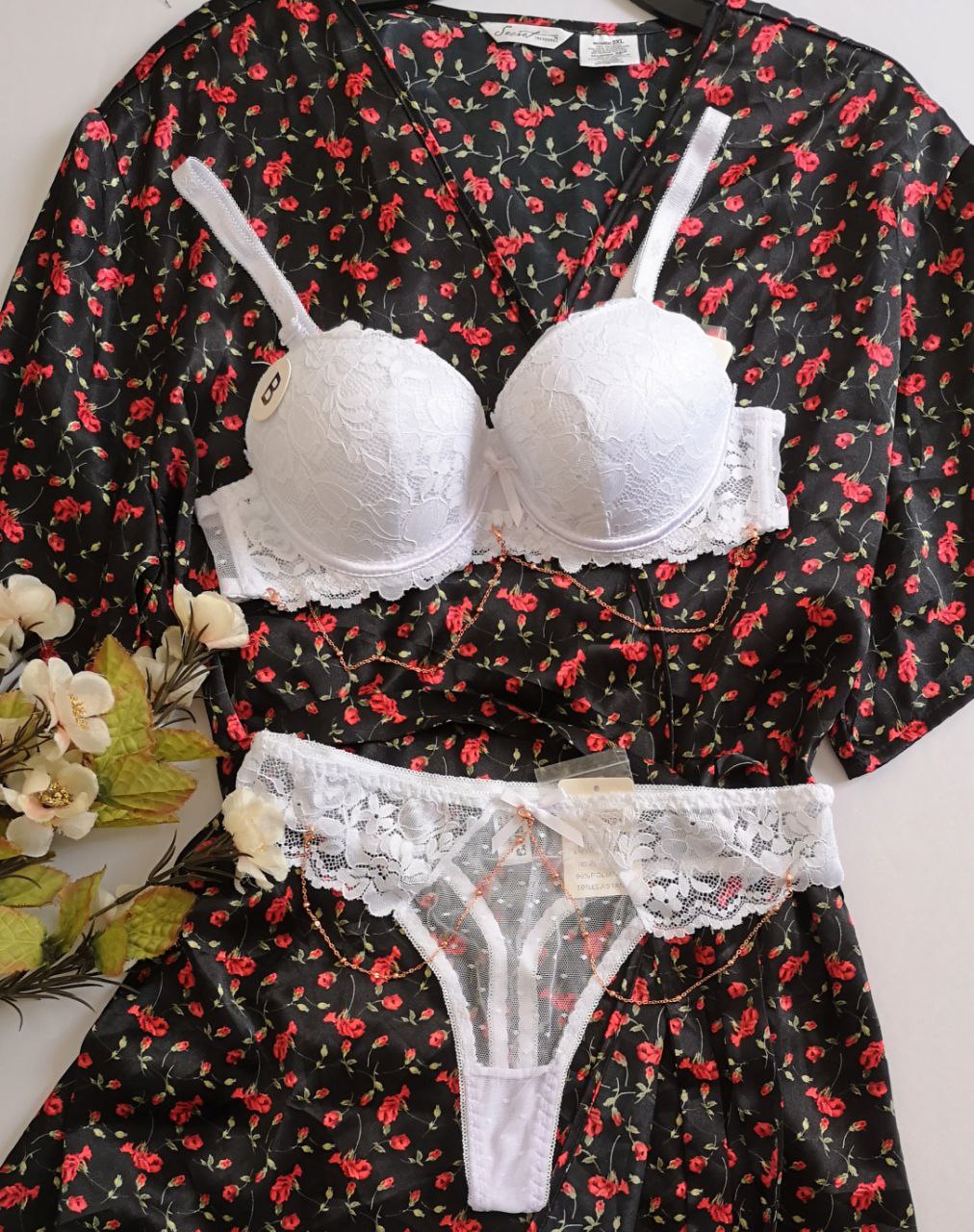 Conjunto de encaje con cadena