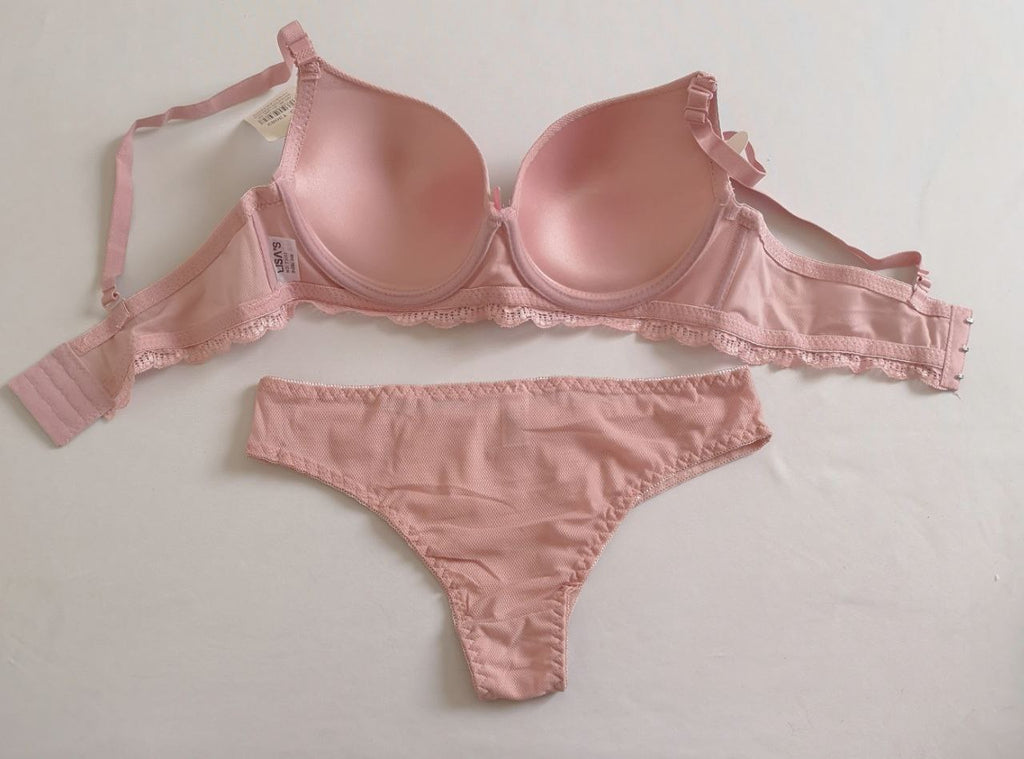 Conjunto con detalles de encaje