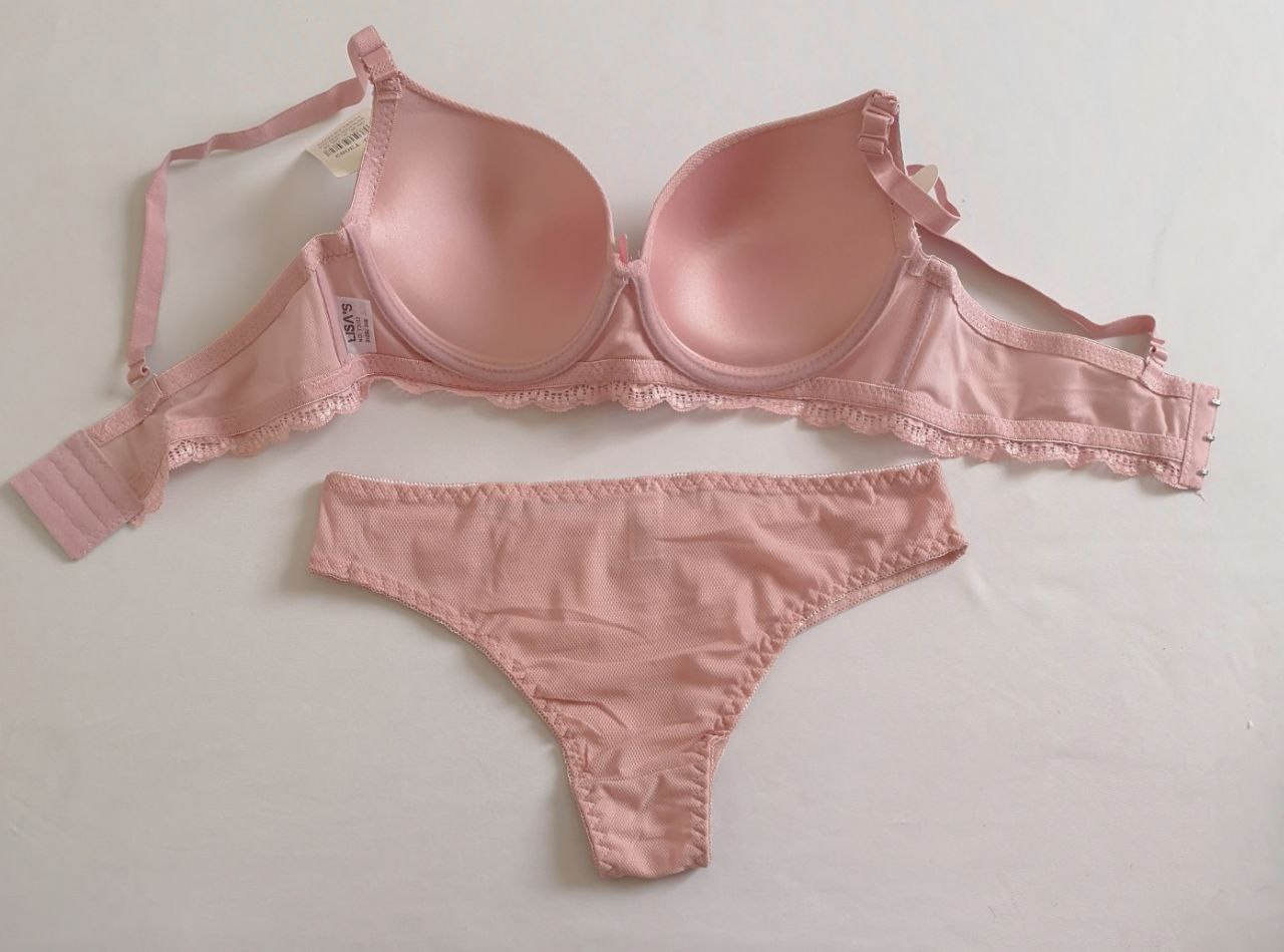 Conjunto con detalles de encaje