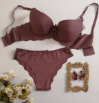 Conjunto con estampado de corazones