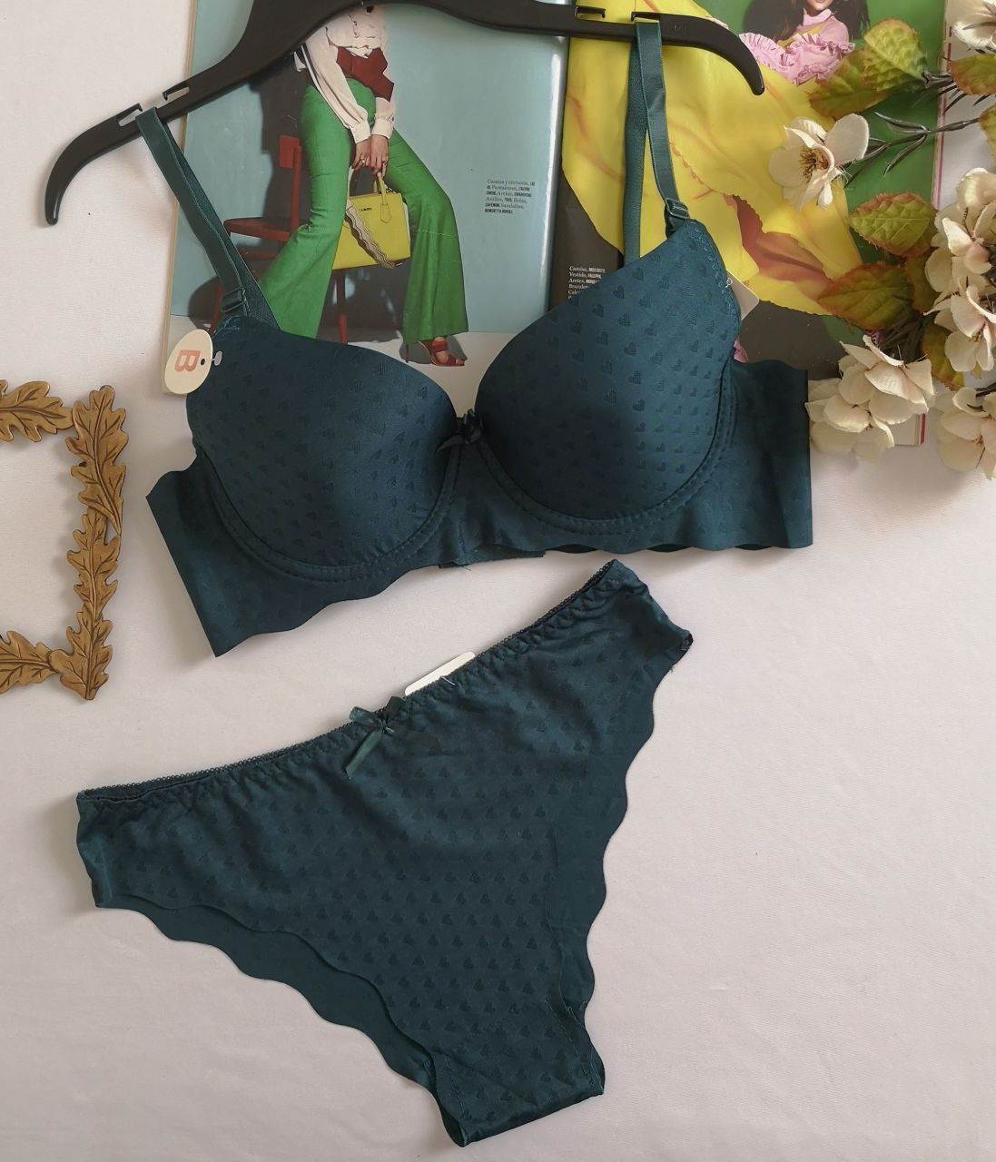 Conjunto con estampado de corazones