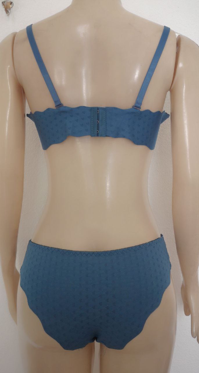 Conjunto con estampado de corazones