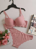 Conjunto con estampado de corazones