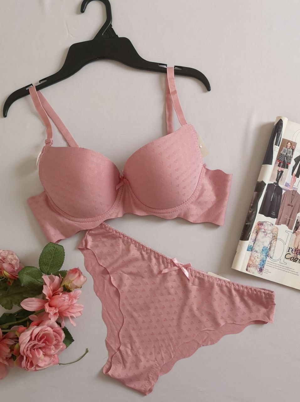 Conjunto con estampado de corazones