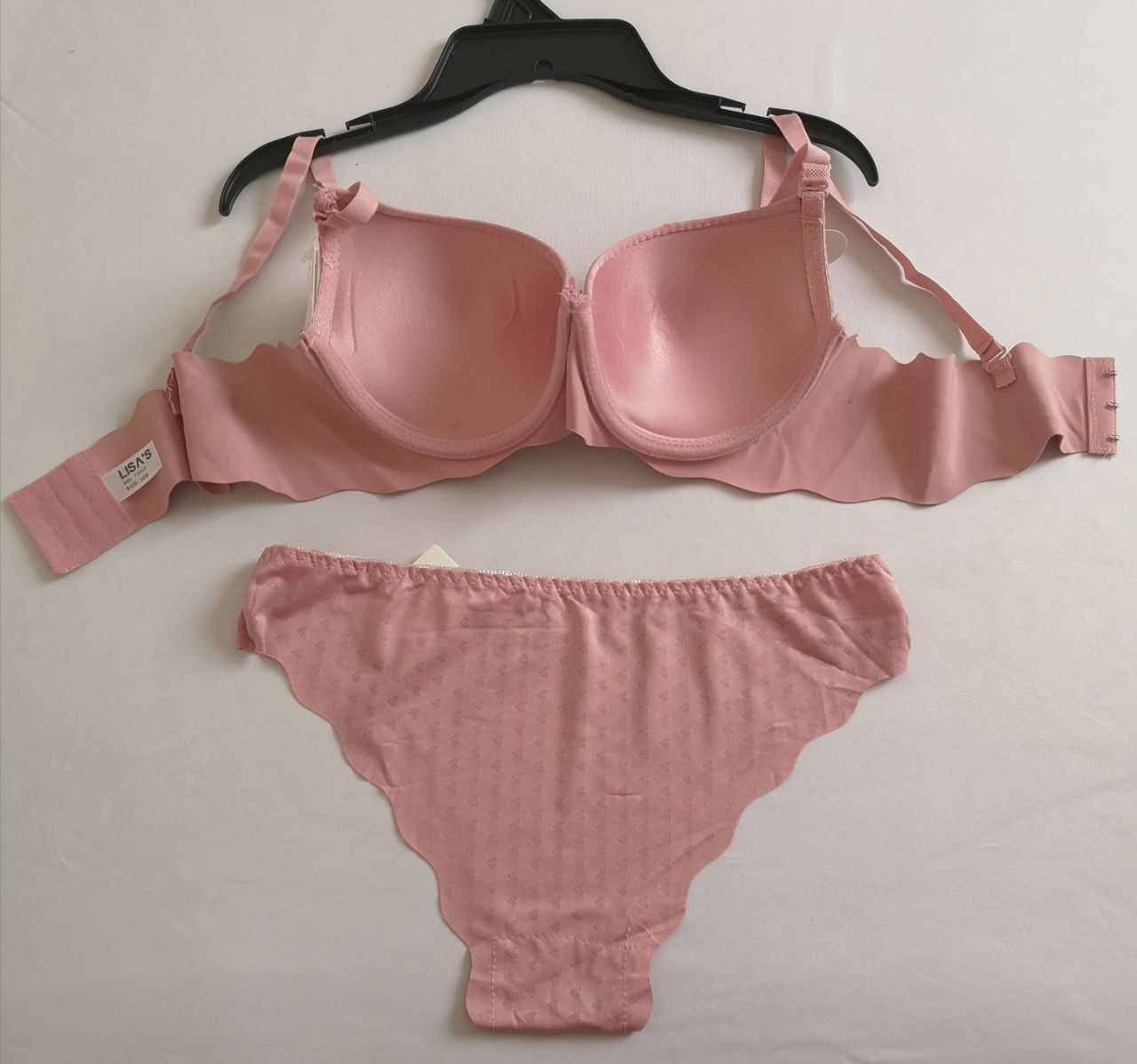 Conjunto con estampado de corazones