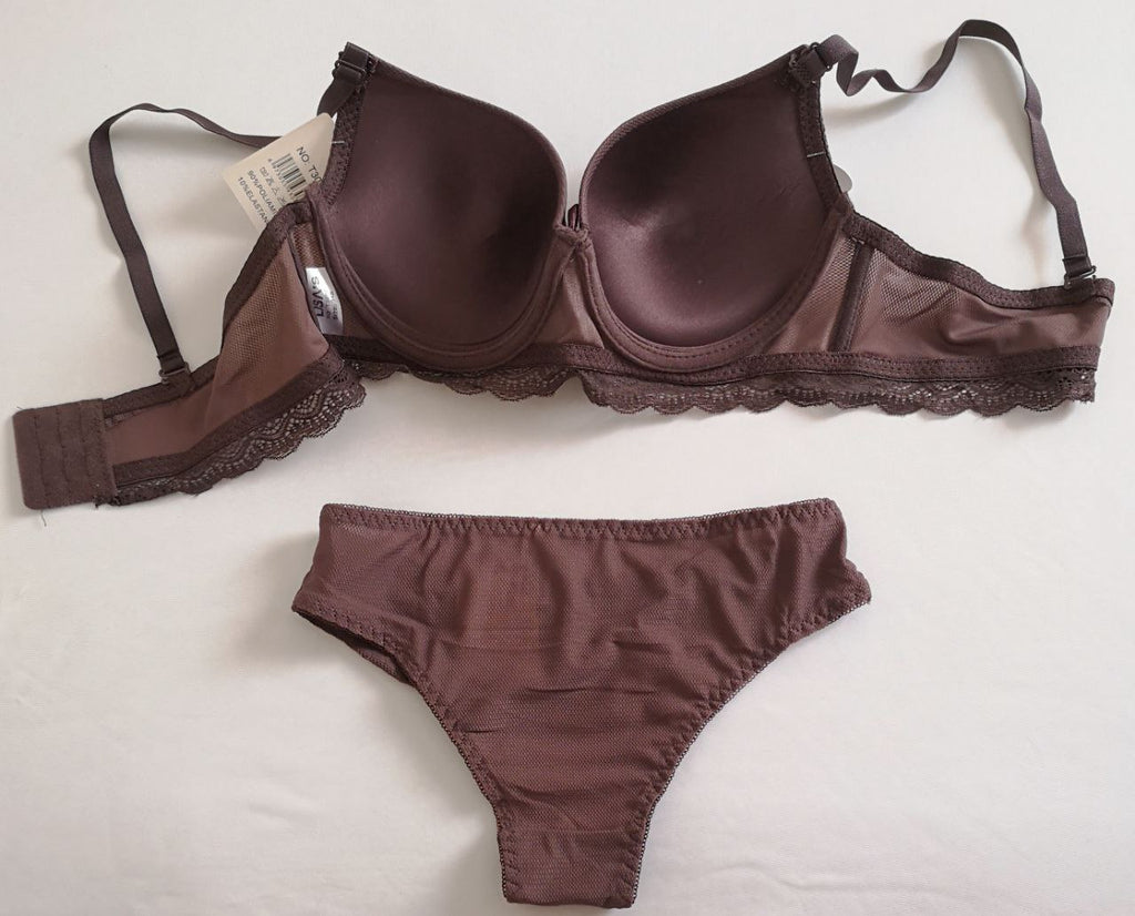 Conjunto con detalles de encaje