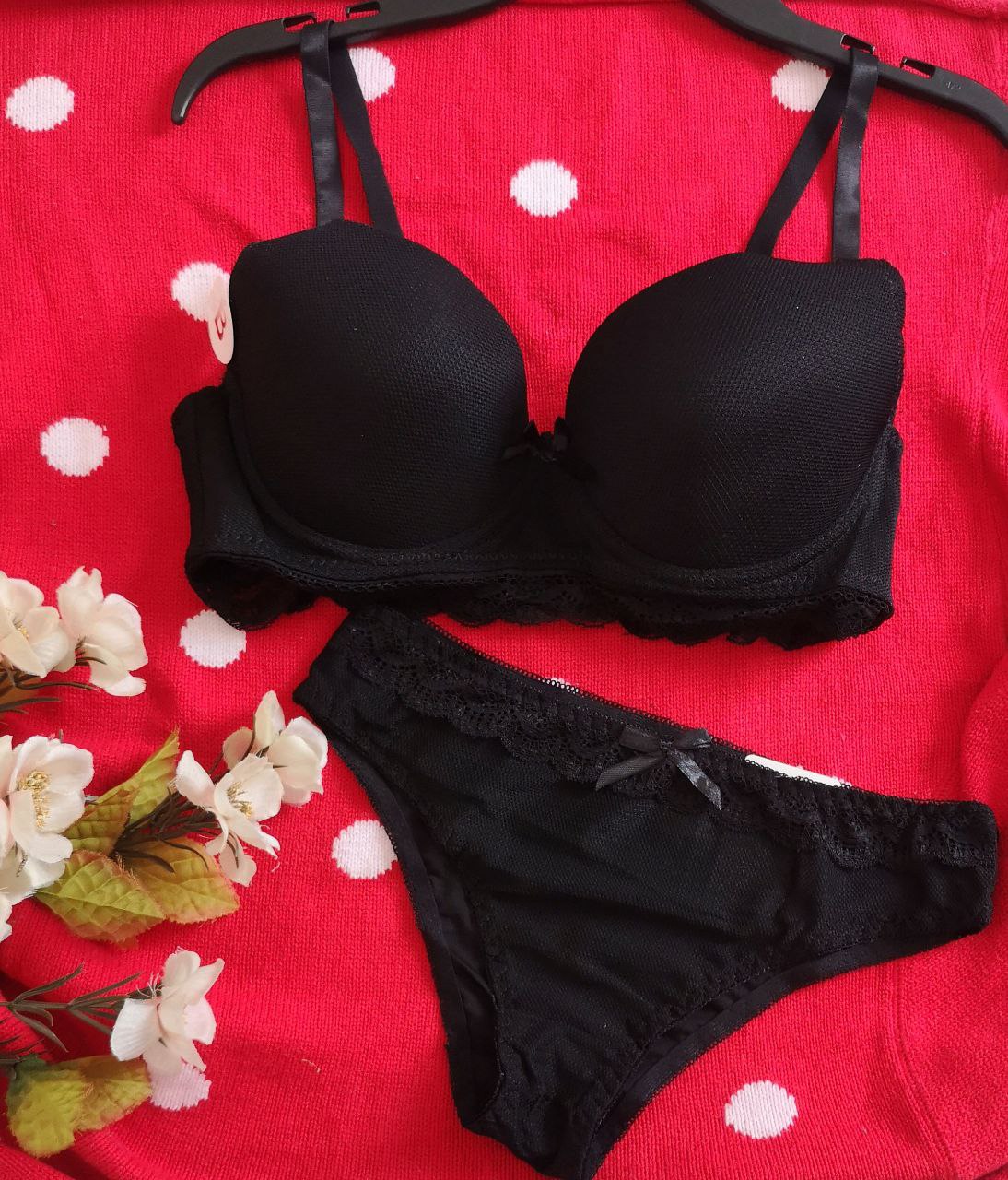Conjunto con detalles de encaje