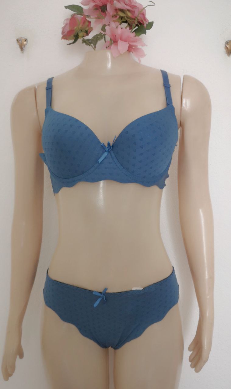 Conjunto con estampado de corazones