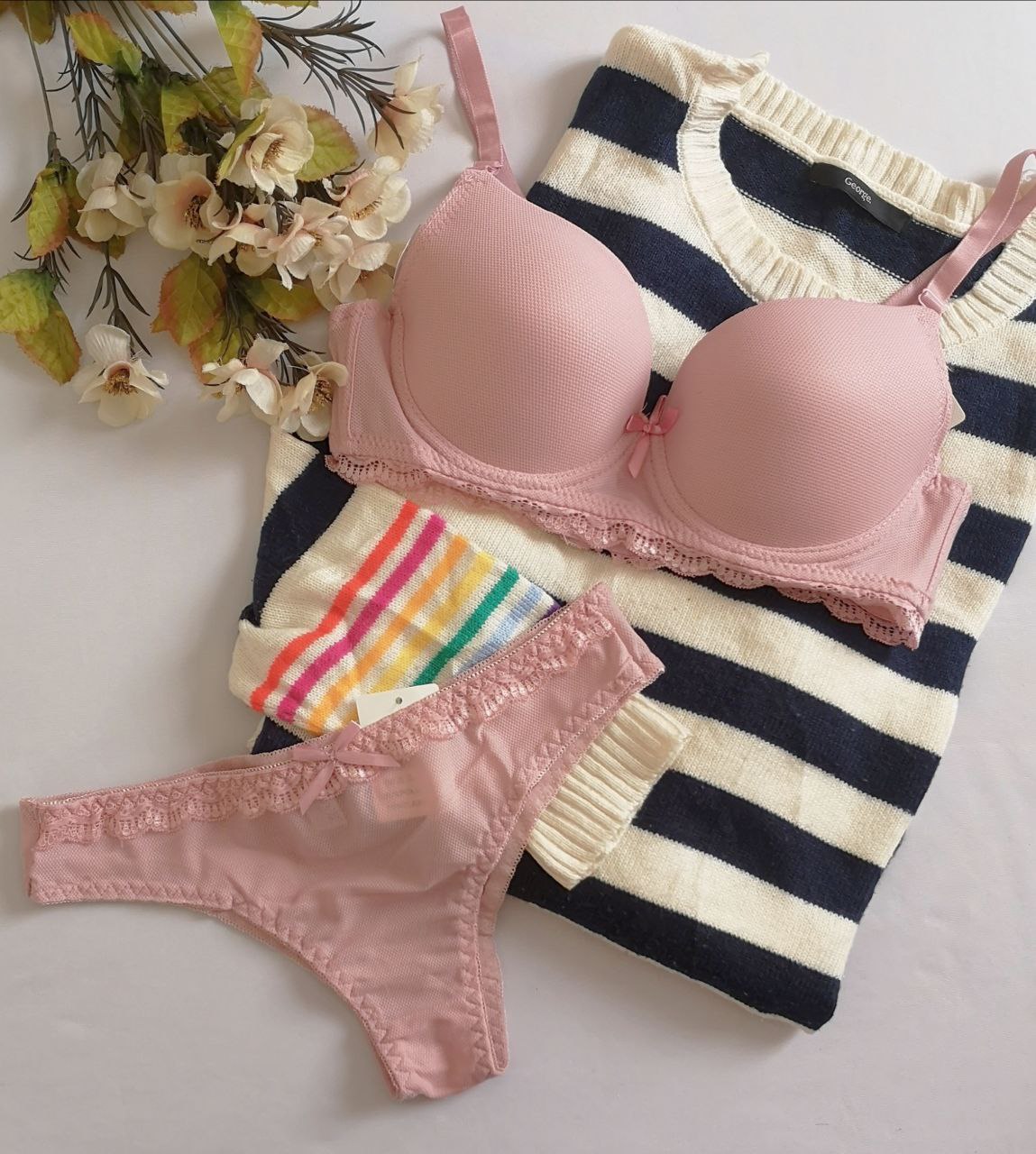 Conjunto con detalles de encaje
