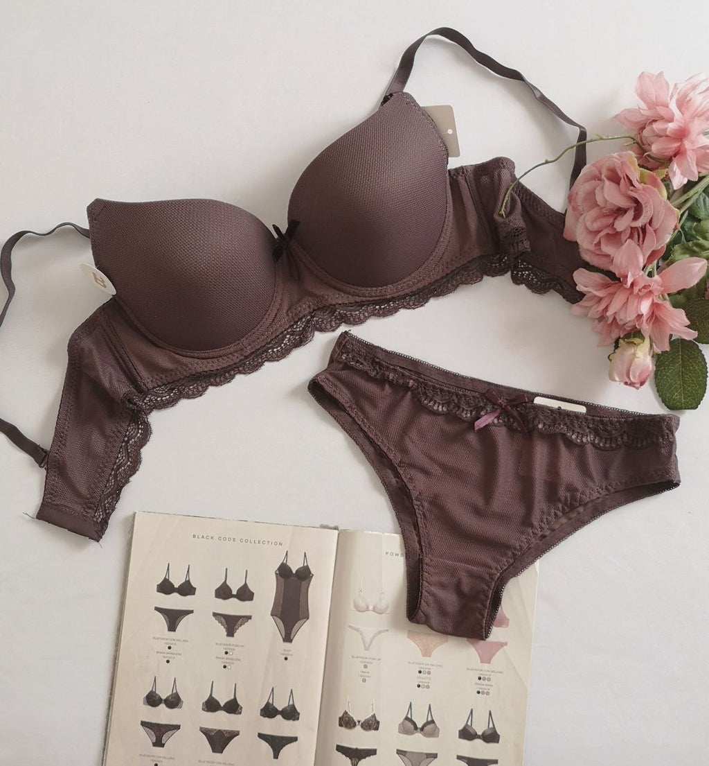 Conjunto con detalles de encaje