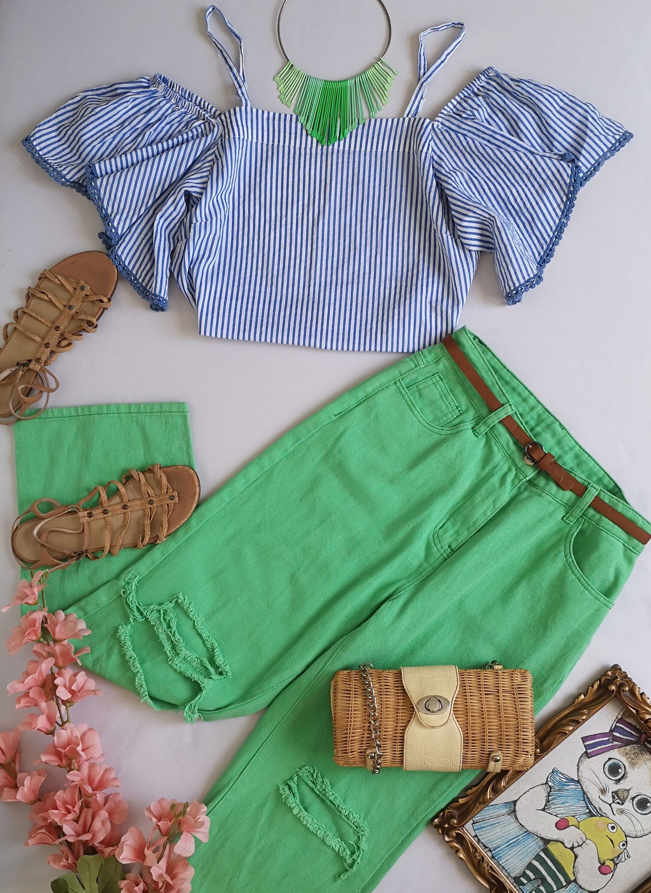 Jeans ancho de abajo y blusa corta ⚓