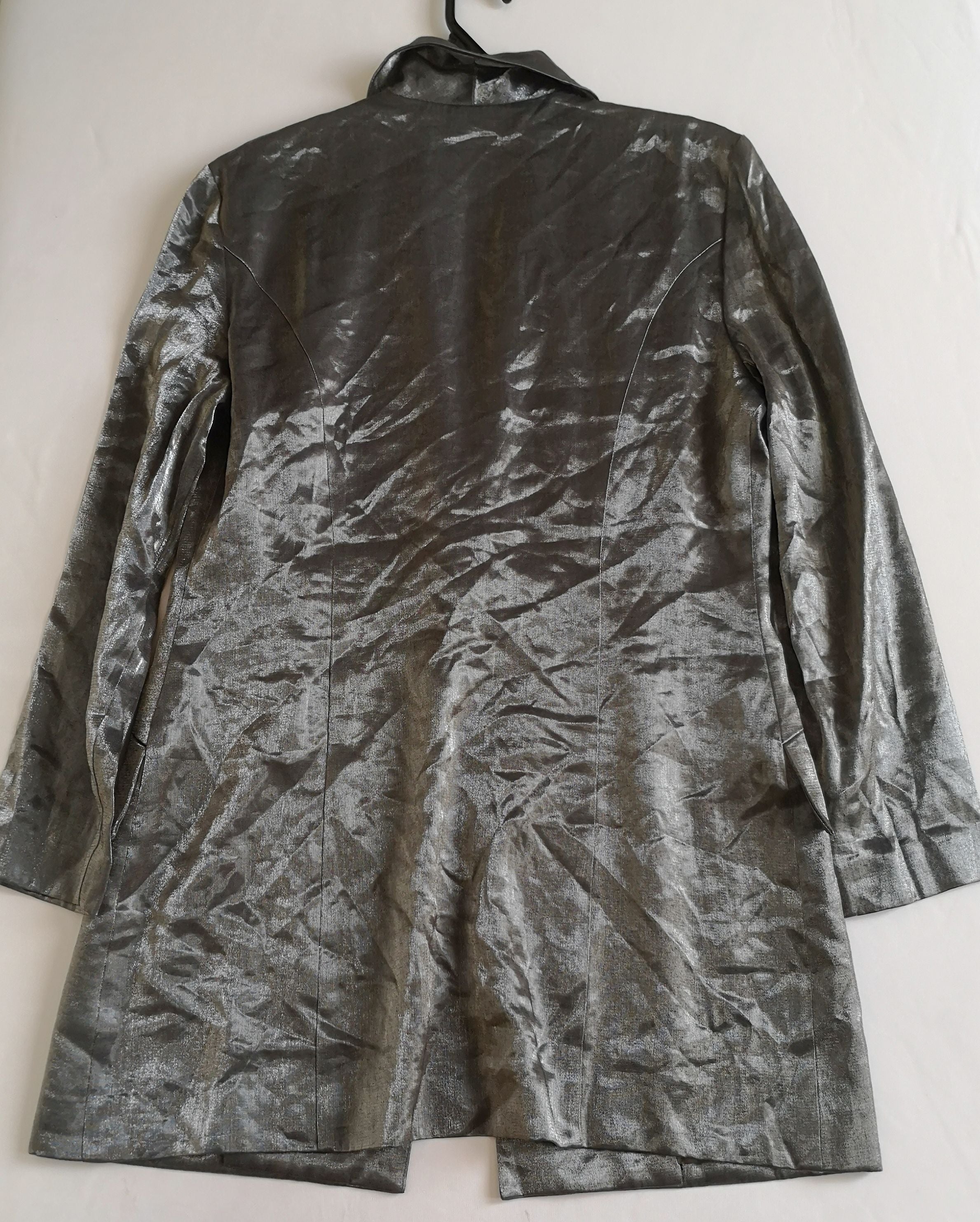 Chaqueta larga tipo seda