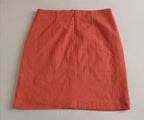 Blusa con olanes y falda a la rodilla