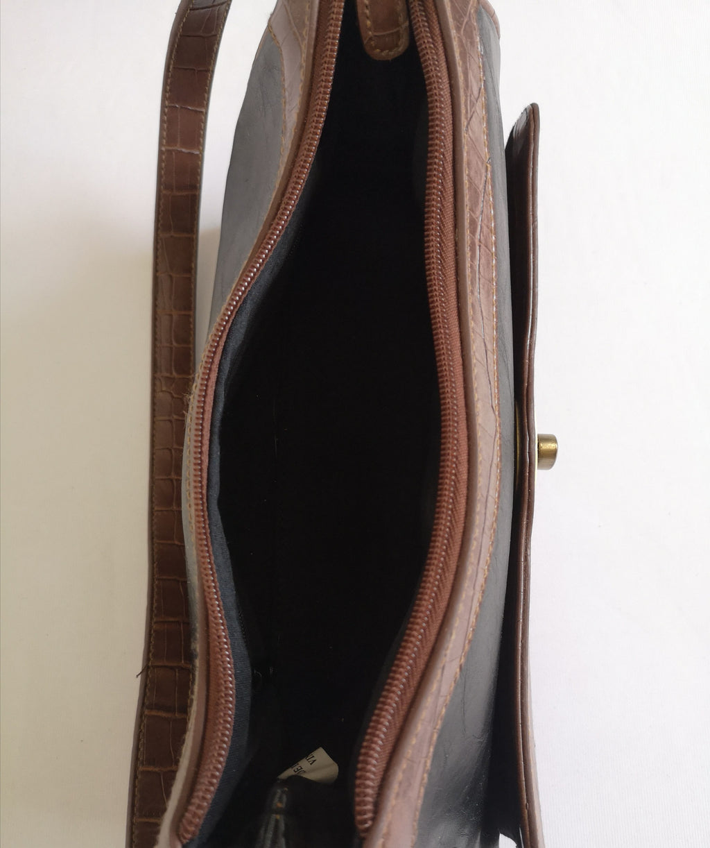 Cartera con bolsa secreta