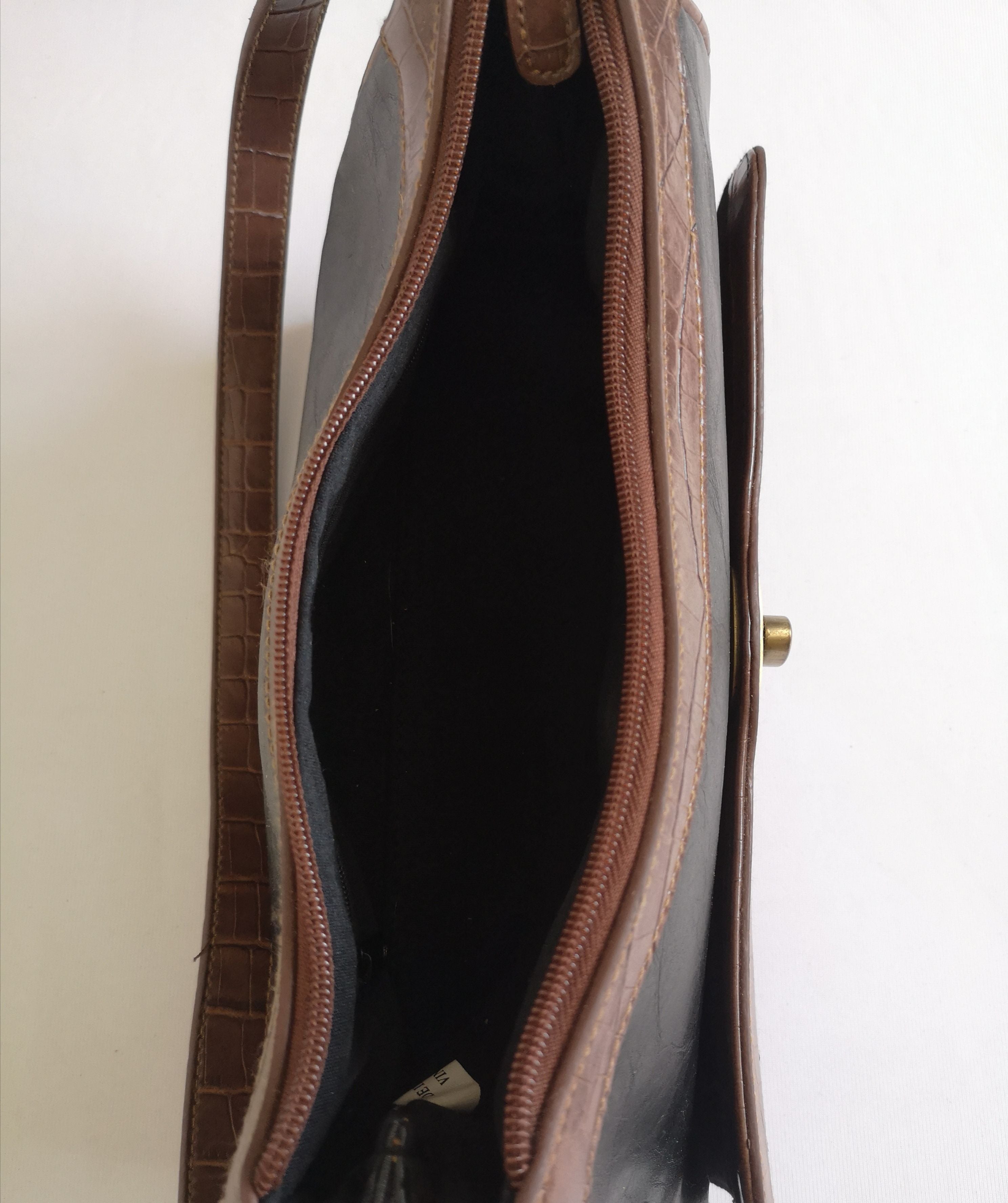 Cartera con bolsa secreta