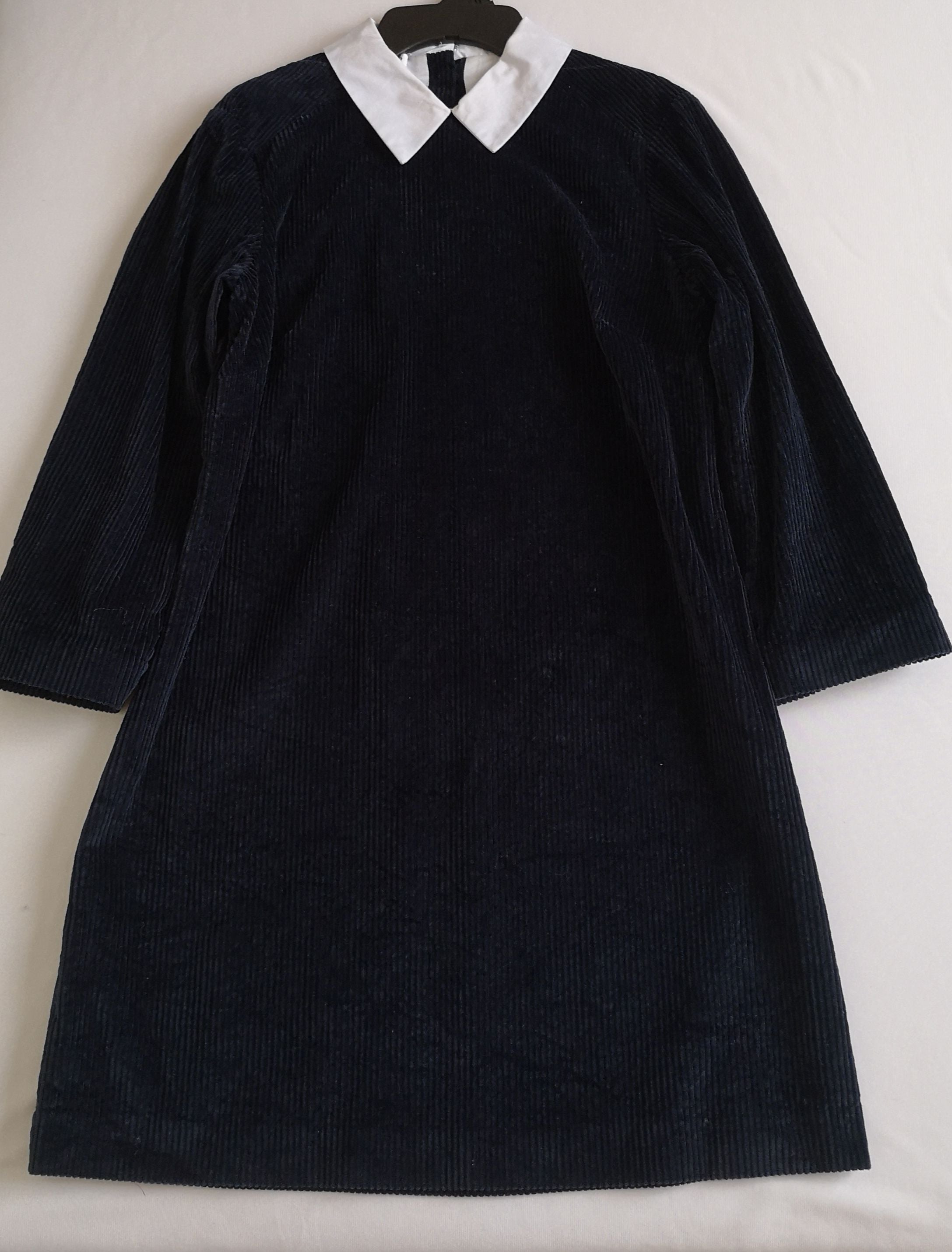 Vestido de corduroy incluye cincho