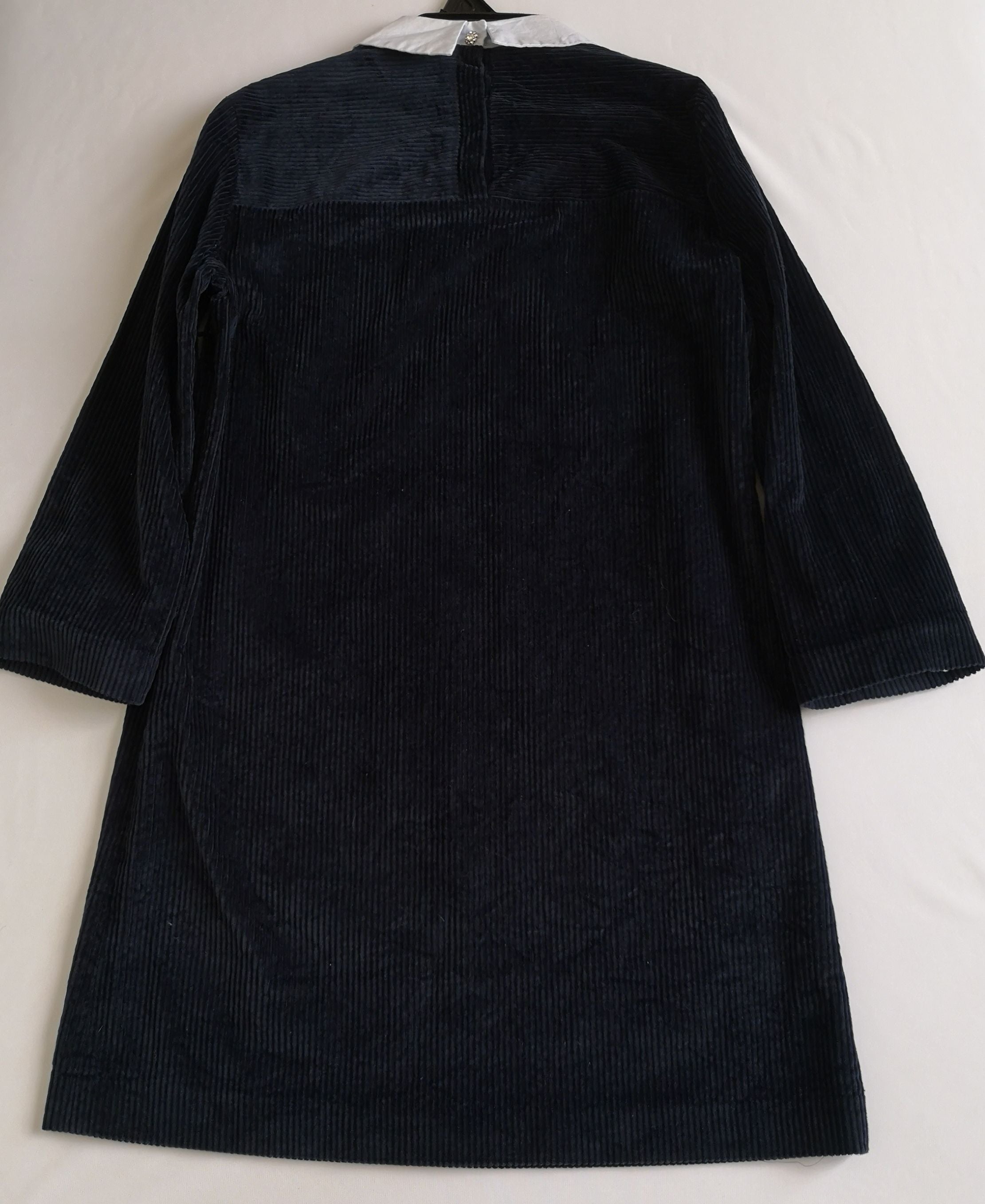 Vestido de corduroy incluye cincho