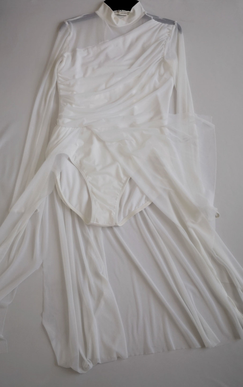 Vestido de tul transparente de abajo