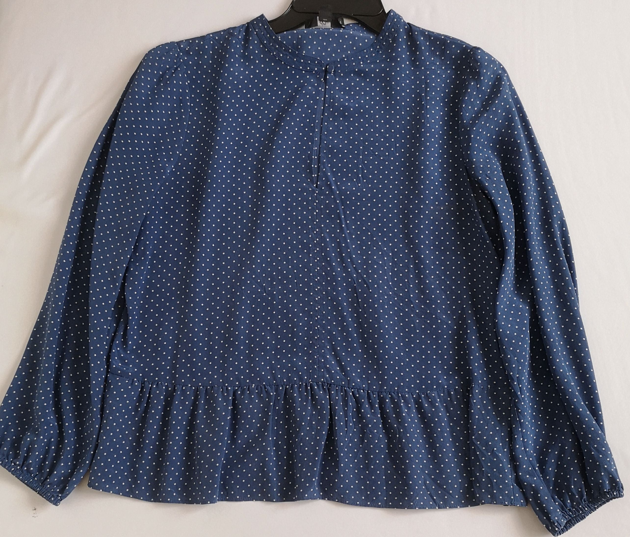 Jeans corte recto y blusa tipo peplum