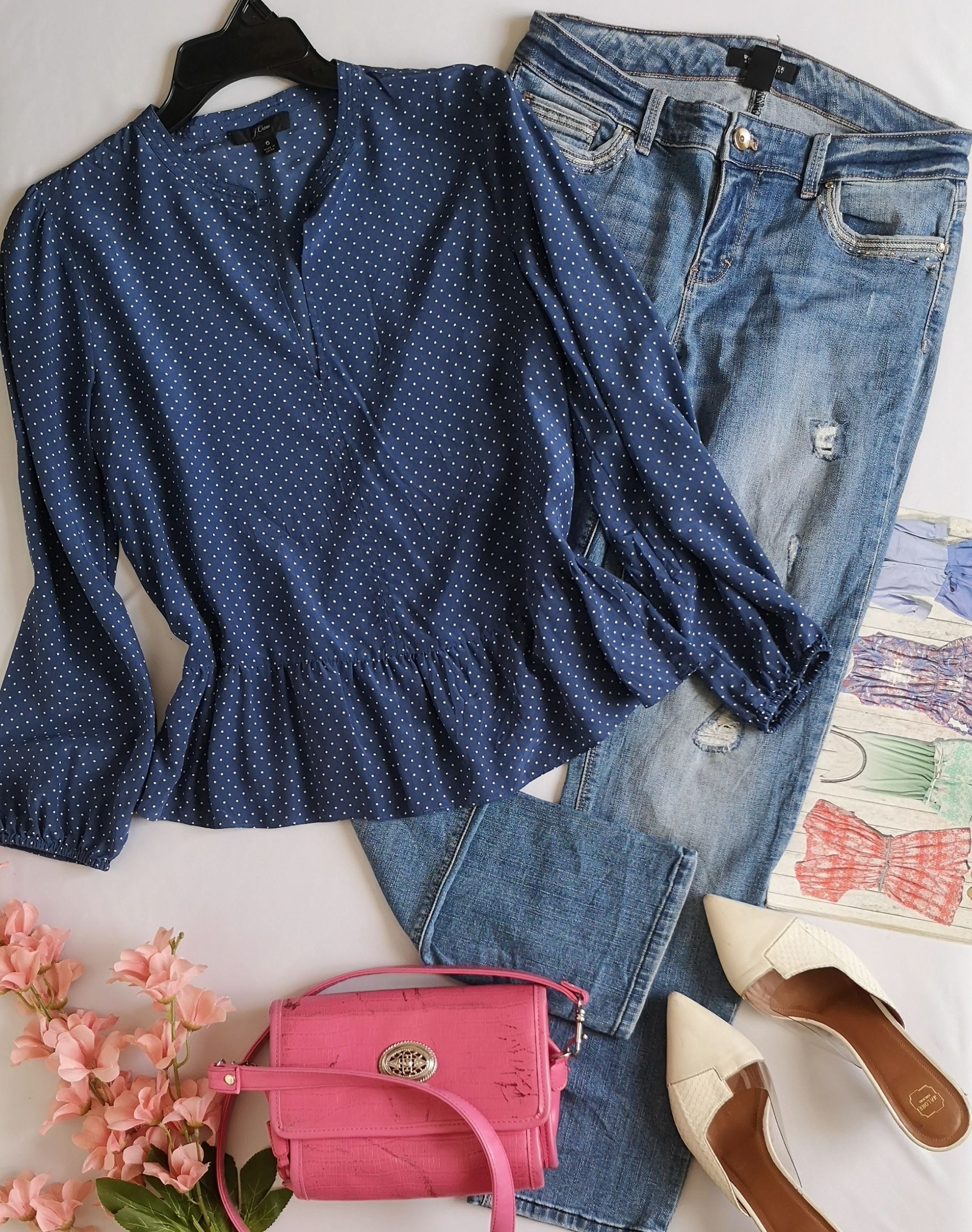Jeans corte recto y blusa tipo peplum